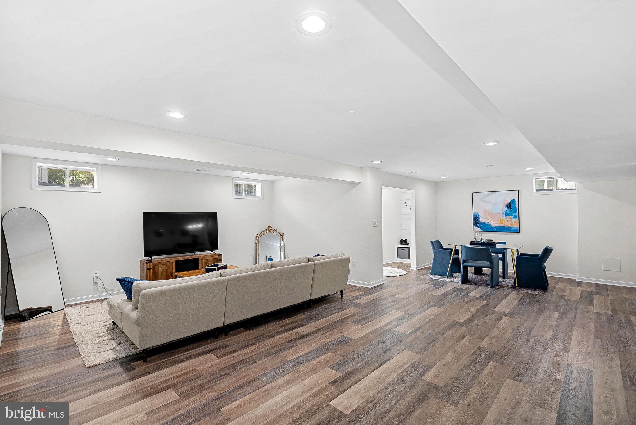 BROADLANDS - Residential