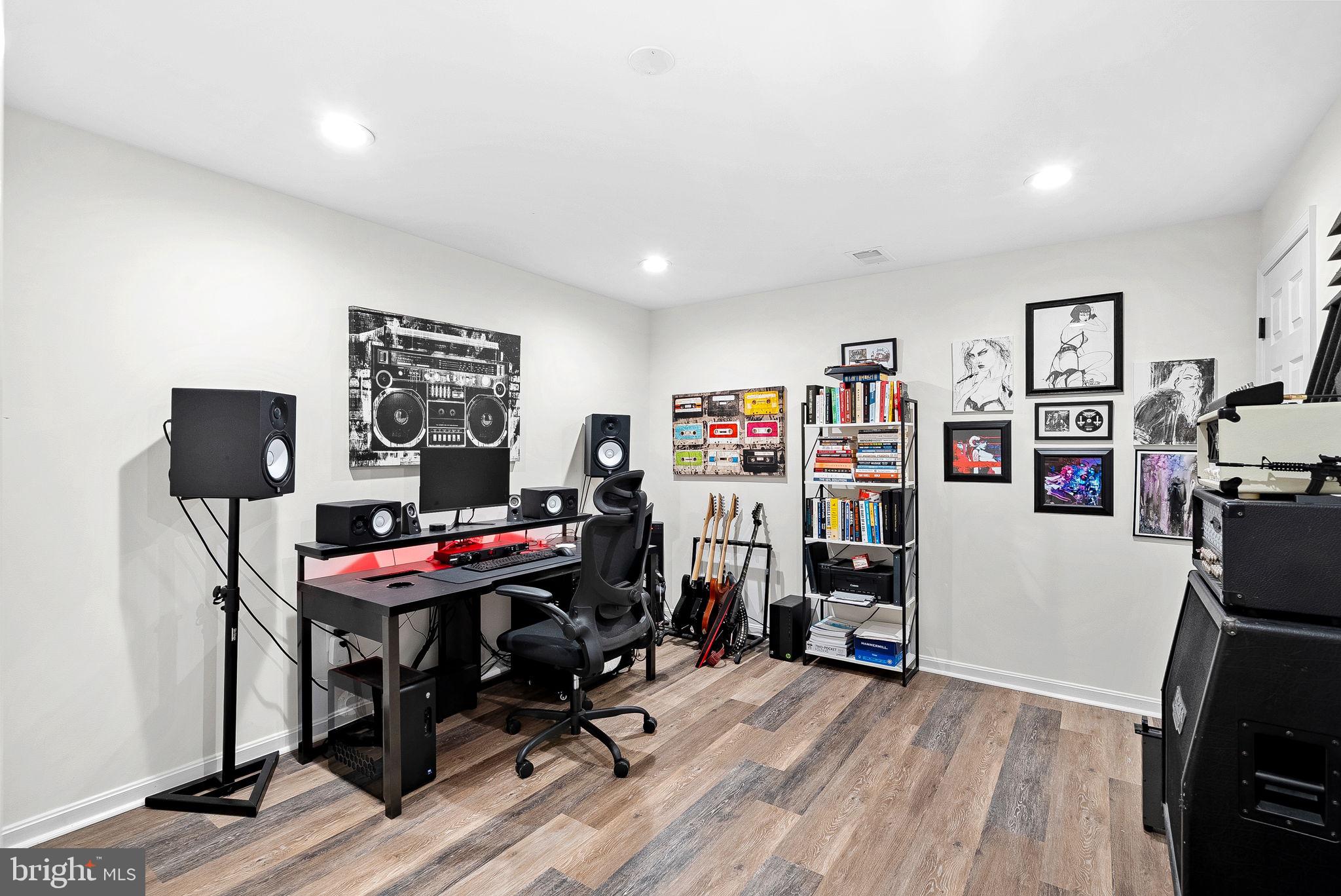 BROADLANDS - Residential