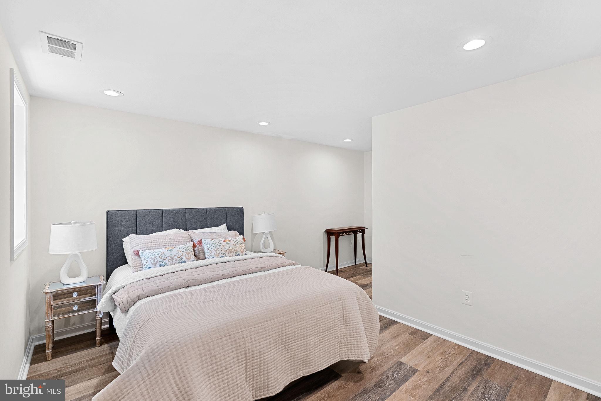 BROADLANDS - Residential
