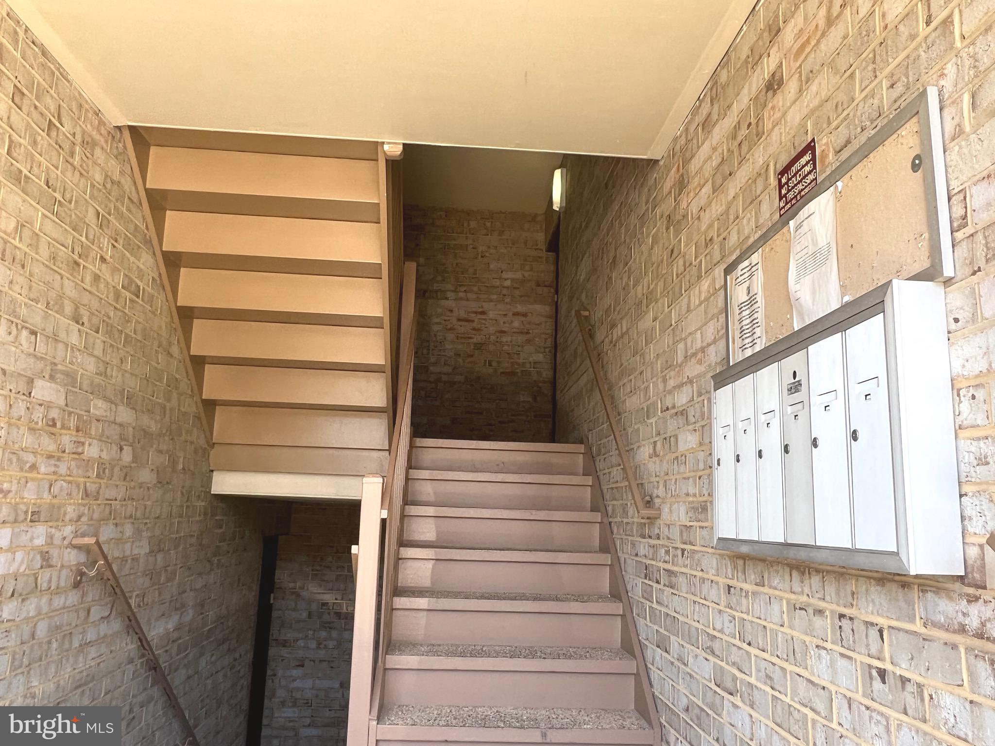 HUNTLEY SQUARE CONDOMINIUMS - Residential