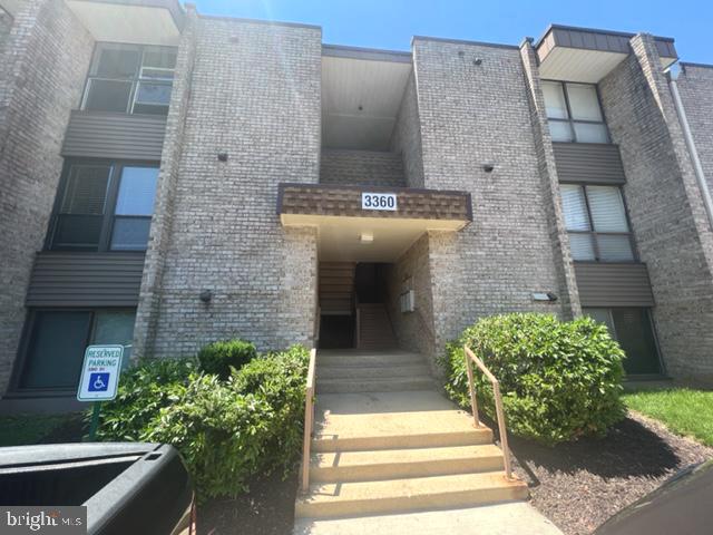 HUNTLEY SQUARE CONDOMINIUMS - Residential