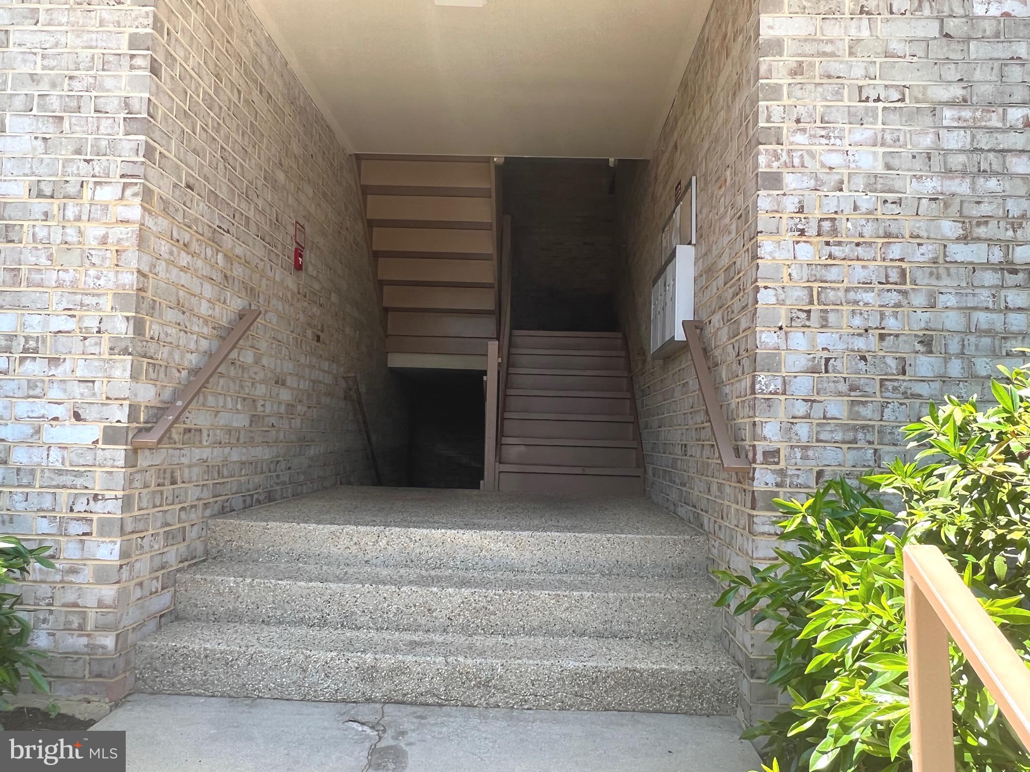 HUNTLEY SQUARE CONDOMINIUMS - Residential