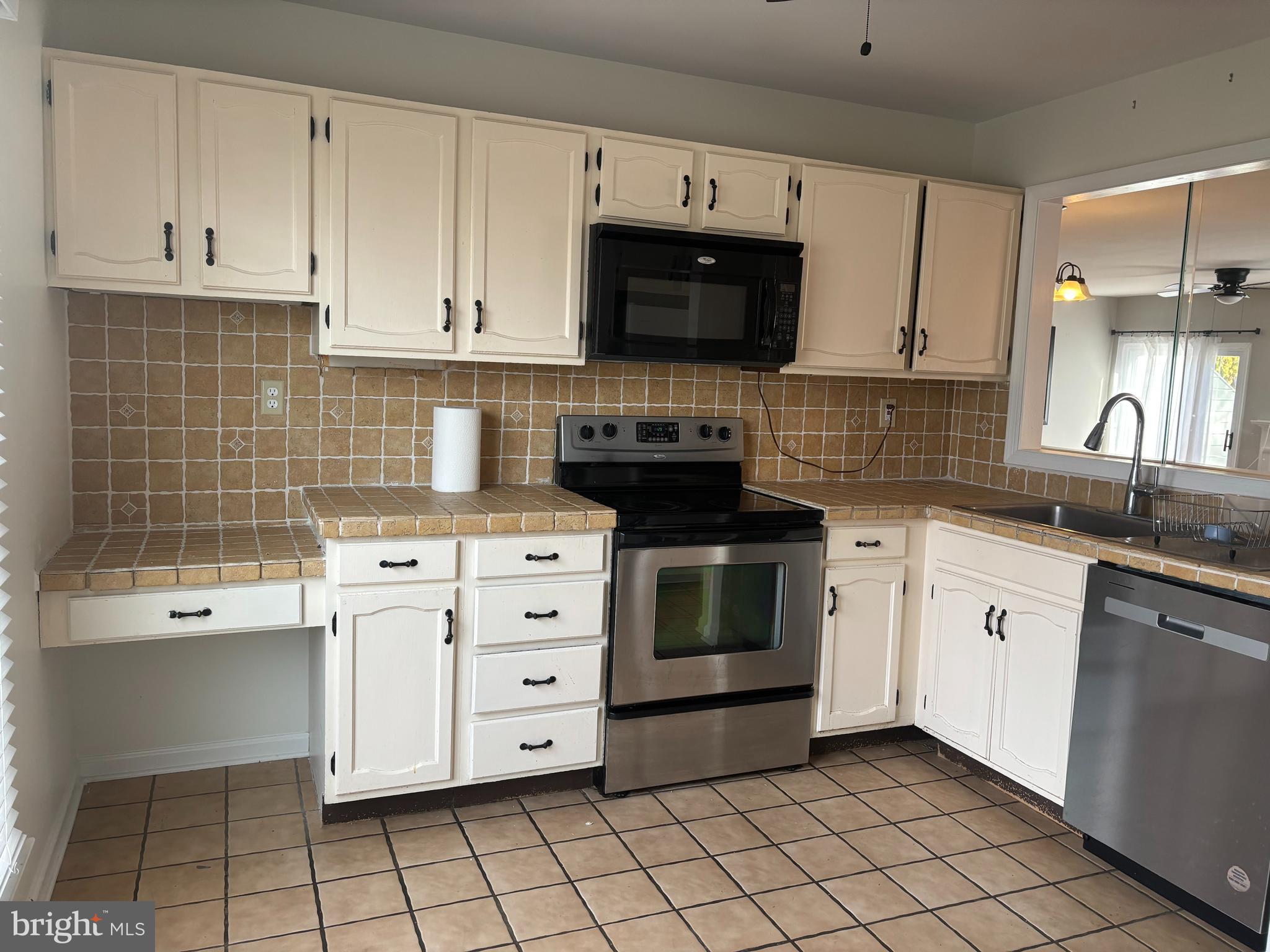 BALLINAHINCH - Residential Lease