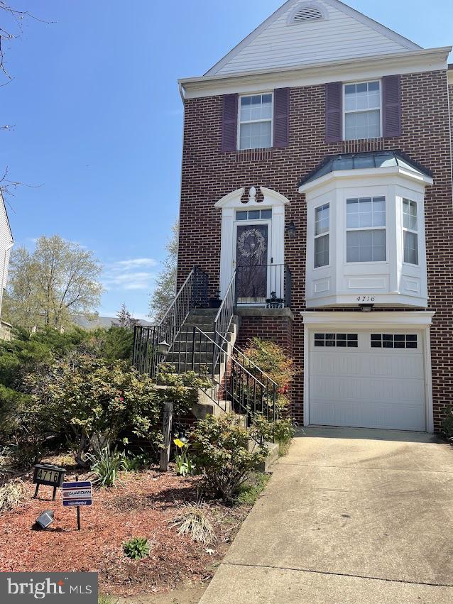 This Beautiful well maintained End-Unit TownHome is a Must SEE today!  Hardwood Floors,Seperate Dinning Rm,FirePlace insert-rough-in,Crown Molding,Sky Light,Garage, Owner Suite Bathroom with Tub & Seperate Shower. Community Pool,Golf Course,Parks,Tennis Court & Shopping Center. Must See!!!   ** AC and Furnace Replacement: August 2023 Roof Replacement: January 2019**

** Settlement with Universal Title.**  ** 30Days Rentback **
** Two HOA's details in the disclosures.** 

We are setting a deadline for the Highest and Best offer's to be submitted by 3:00pm on Wednesday, to be reviewed. We will provide an acceptance update on Thursday before 5pm.