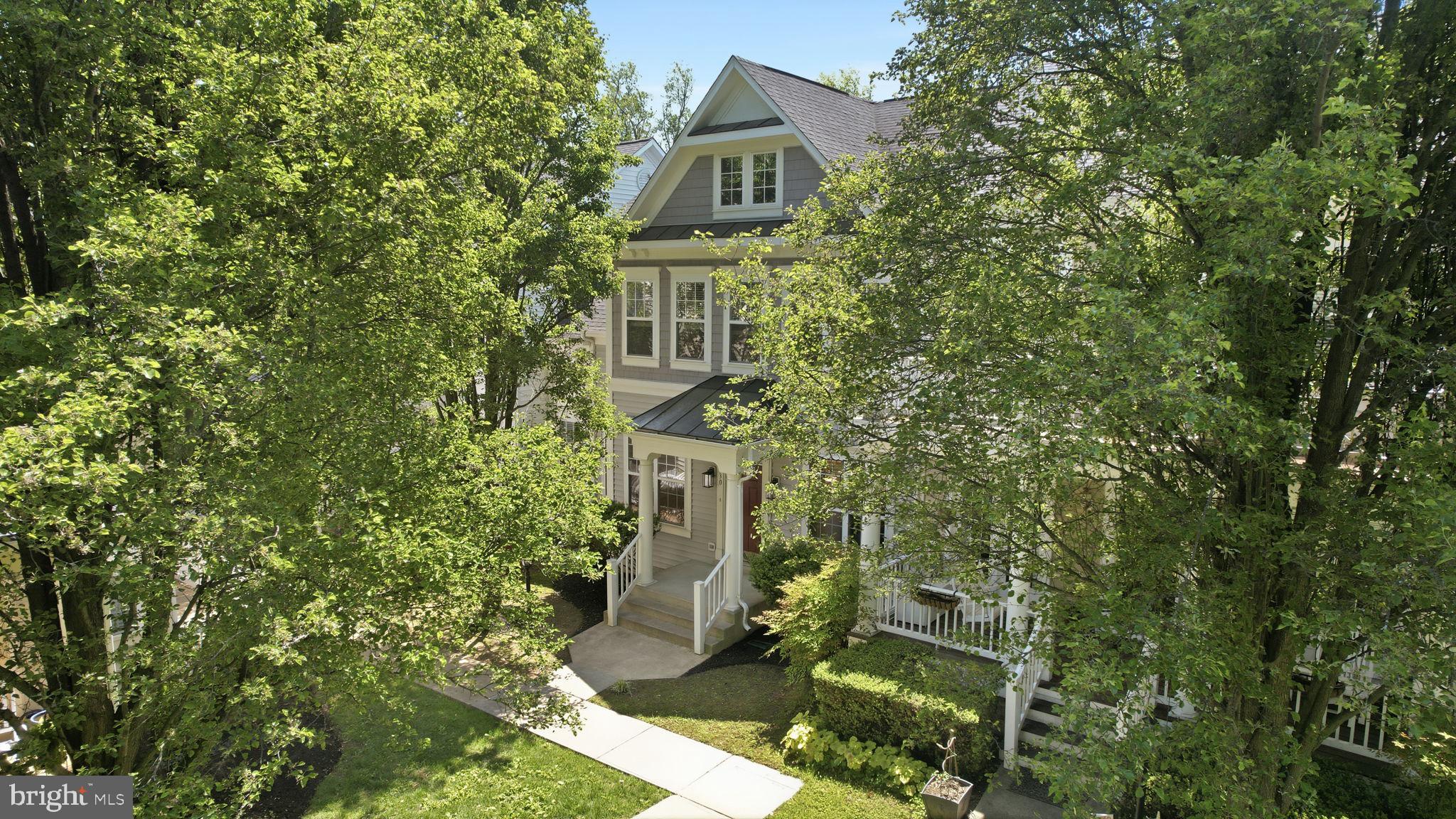 CORTLAND SQUARE - Residential