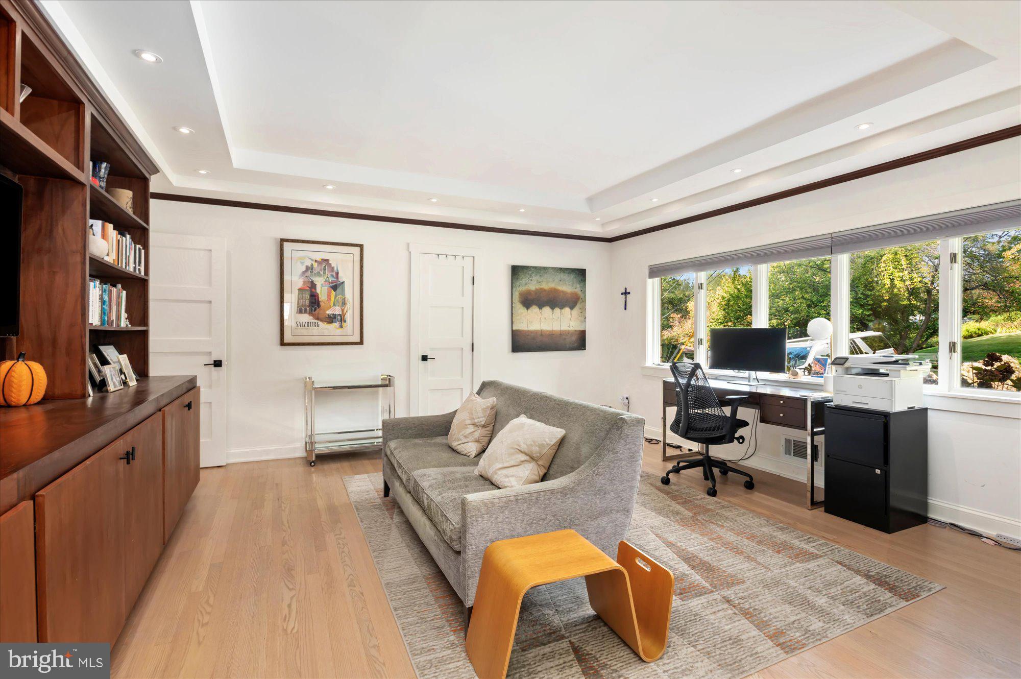TULIP HILL - Residential