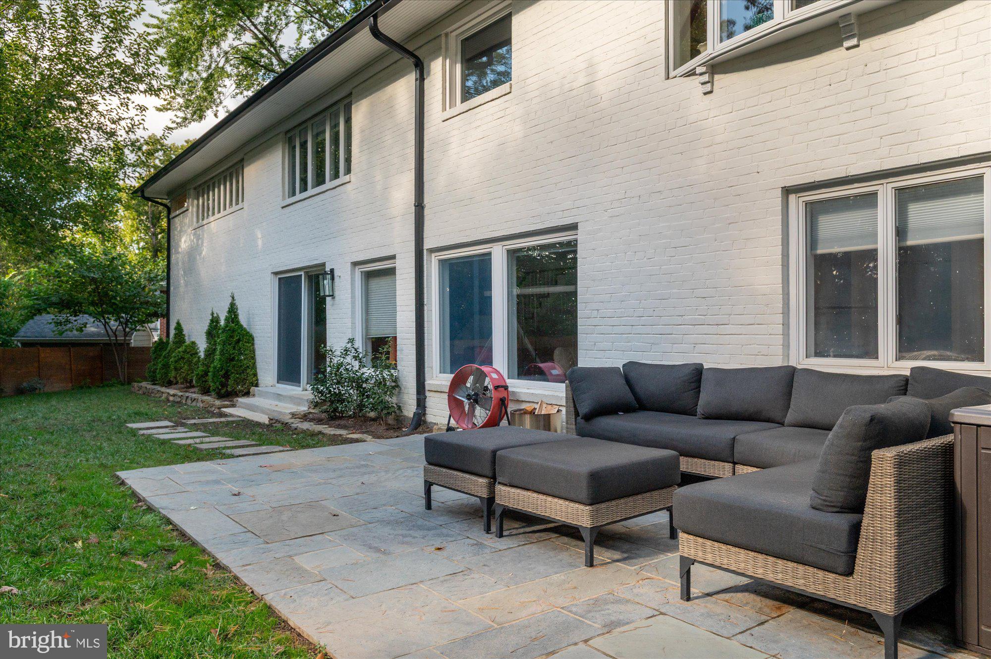 TULIP HILL - Residential