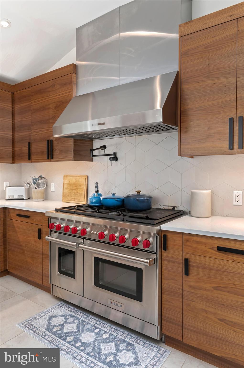 TULIP HILL - Residential