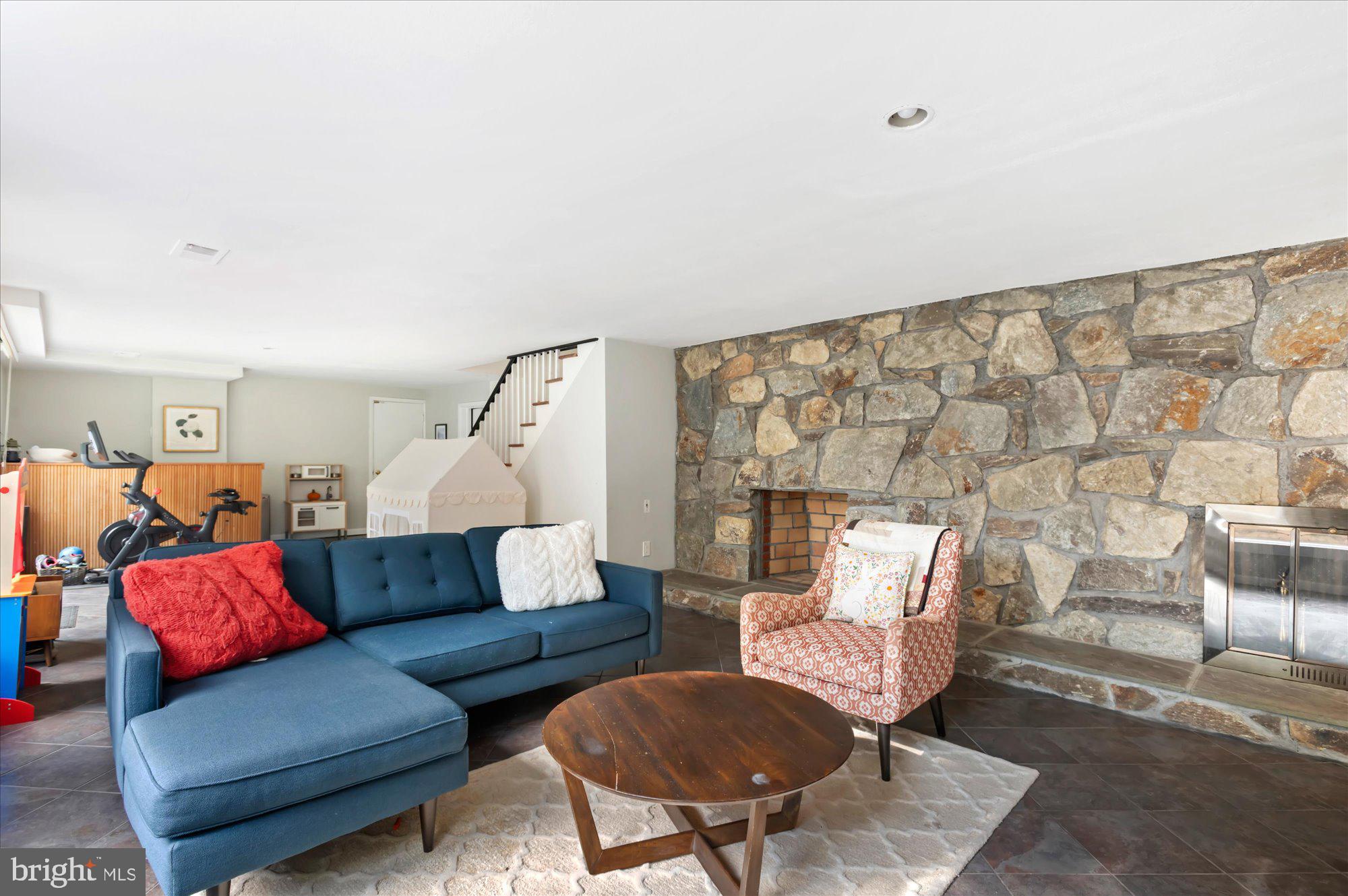 TULIP HILL - Residential