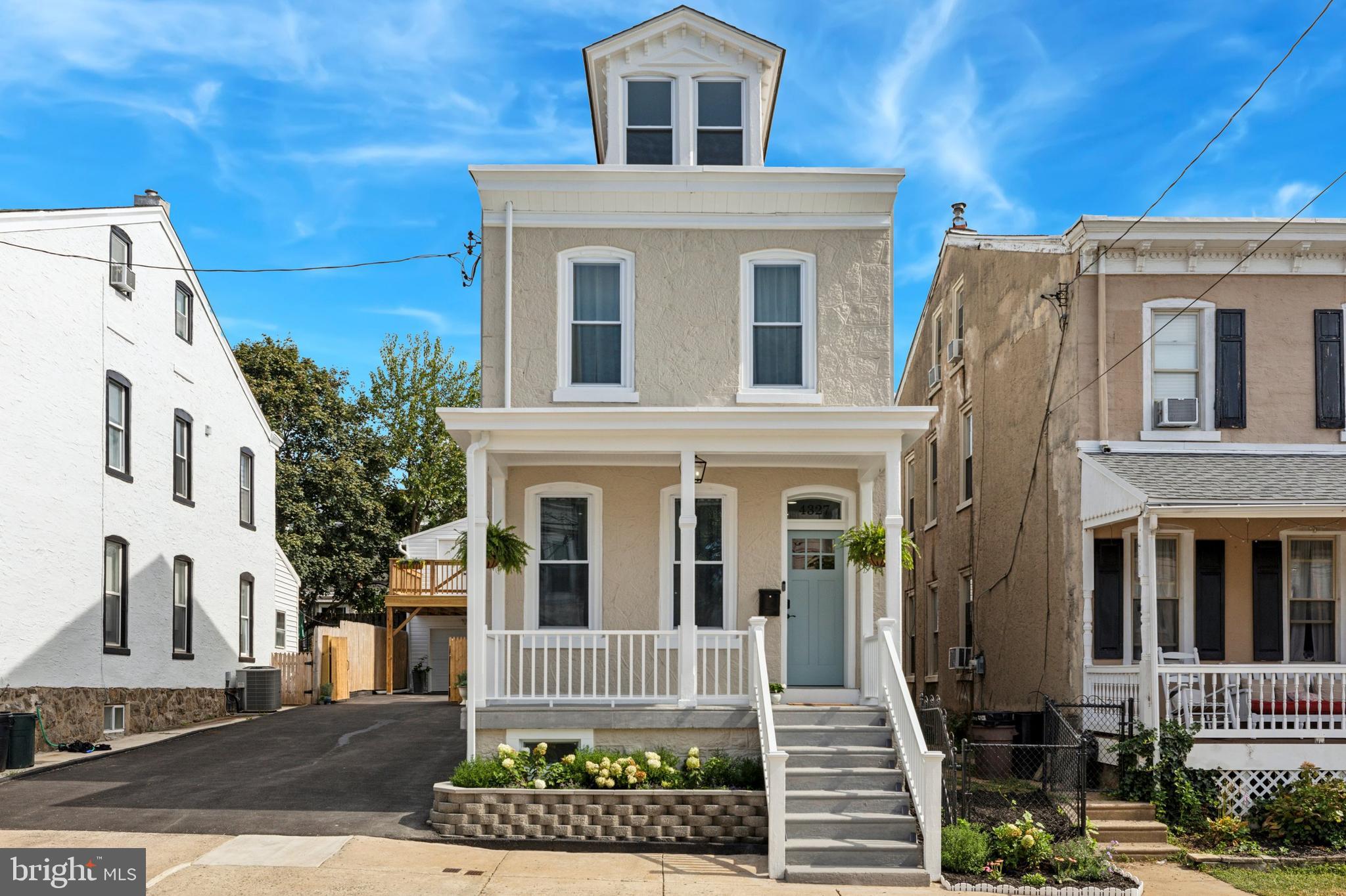 ROXBOROUGH - Residential