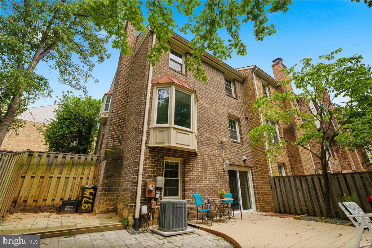 LAFAYETTE VILLAGE - Residential
