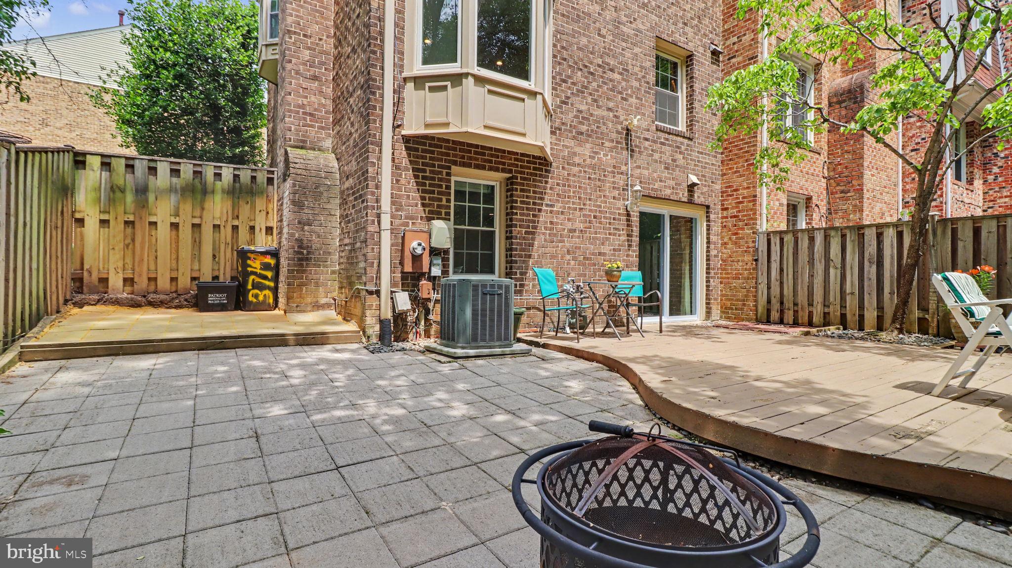 LAFAYETTE VILLAGE - Residential