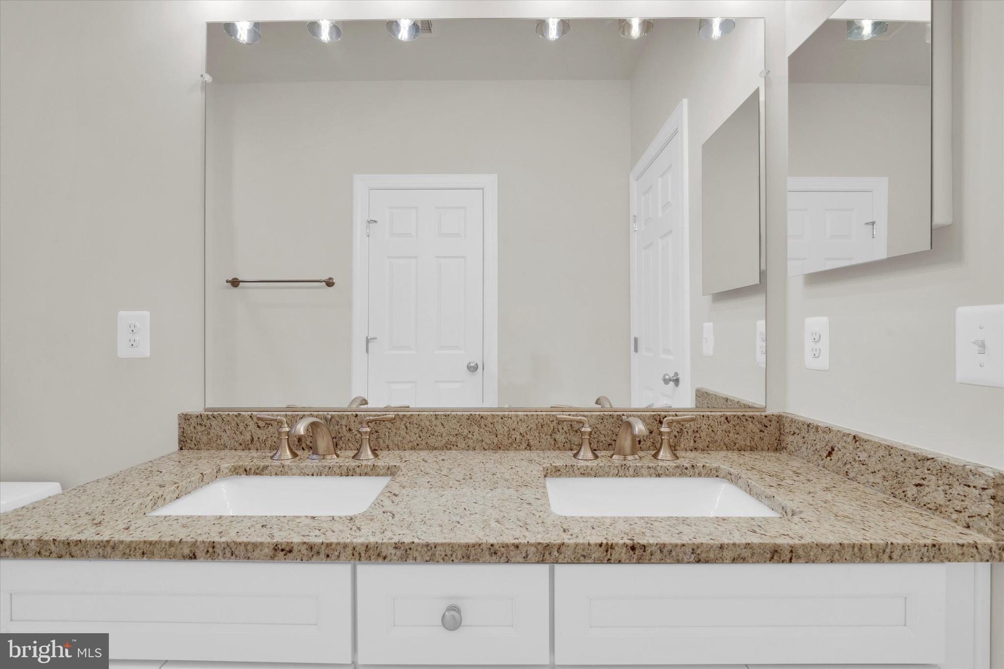 FAIRFAX MANOR - Residential