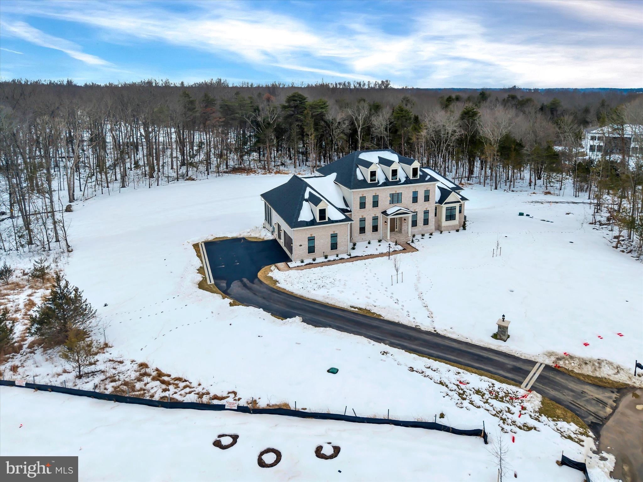 FAIRFAX MANOR - Residential