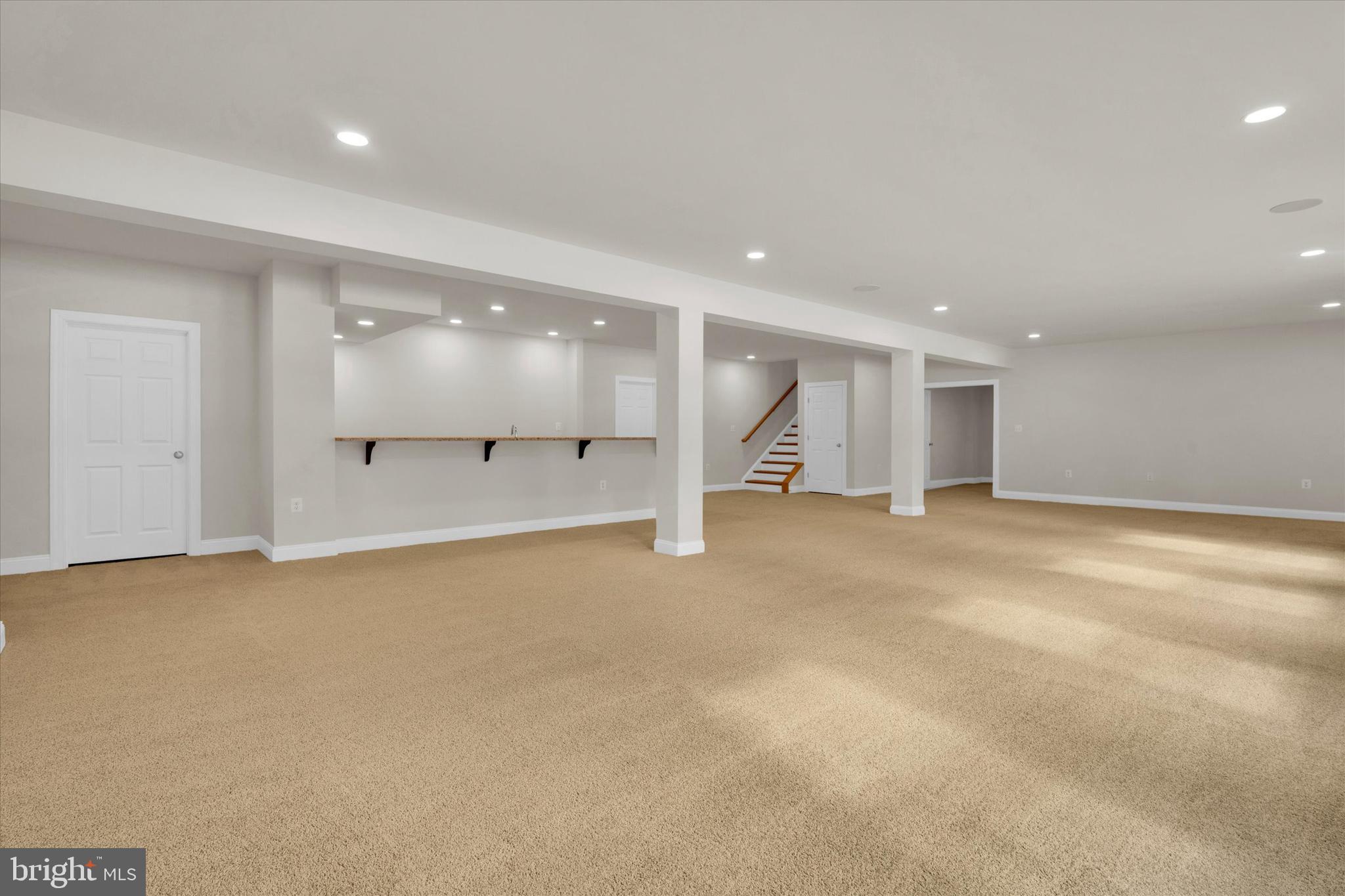 FAIRFAX MANOR - Residential