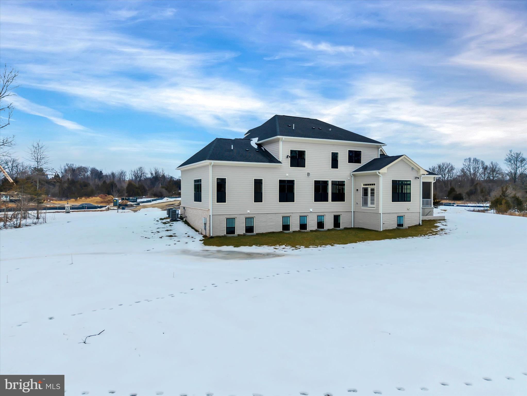 FAIRFAX MANOR - Residential