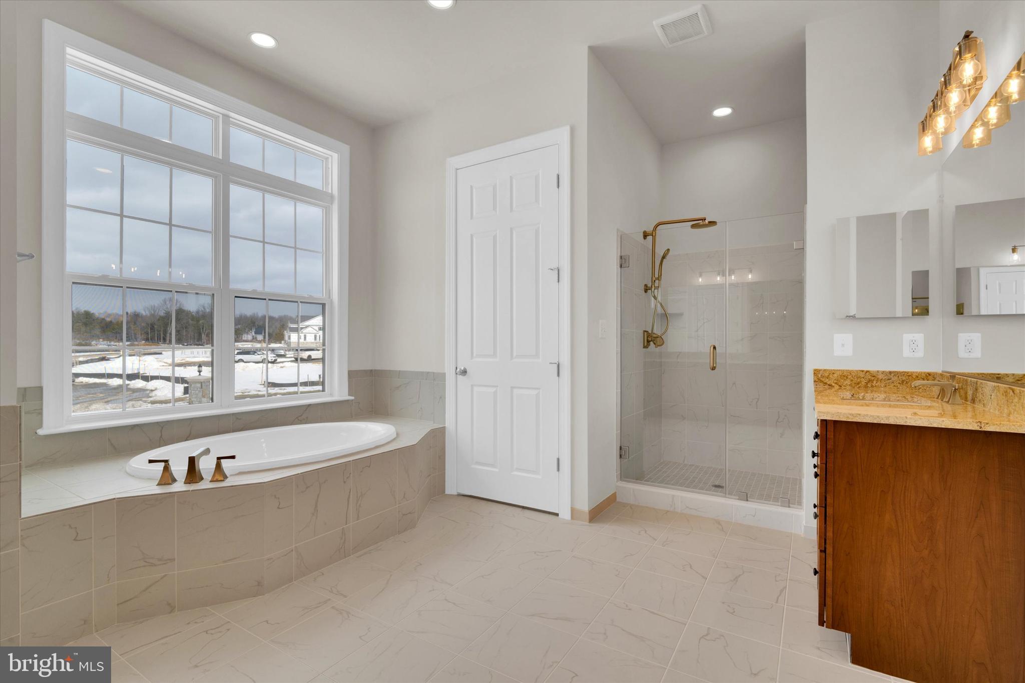 FAIRFAX MANOR - Residential