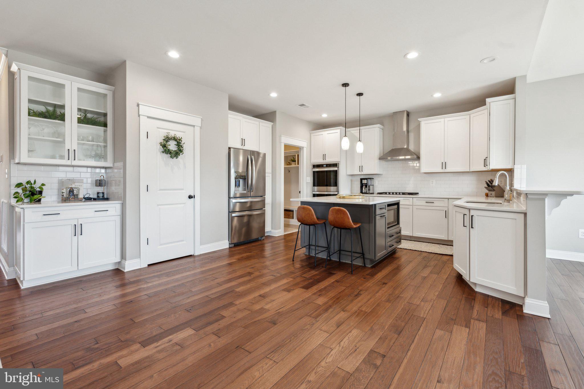 LOVETTSVILLE - Residential