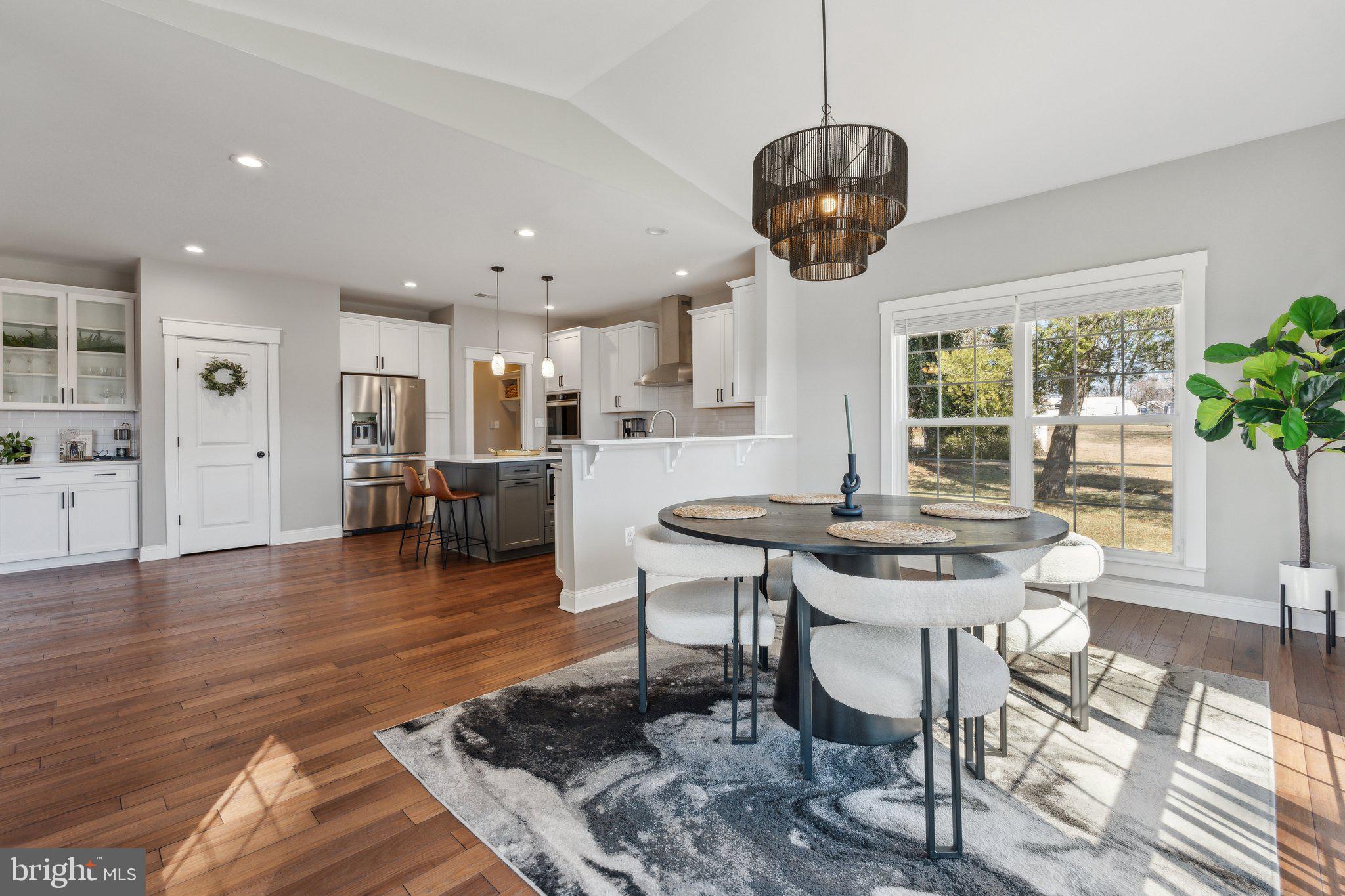 LOVETTSVILLE - Residential