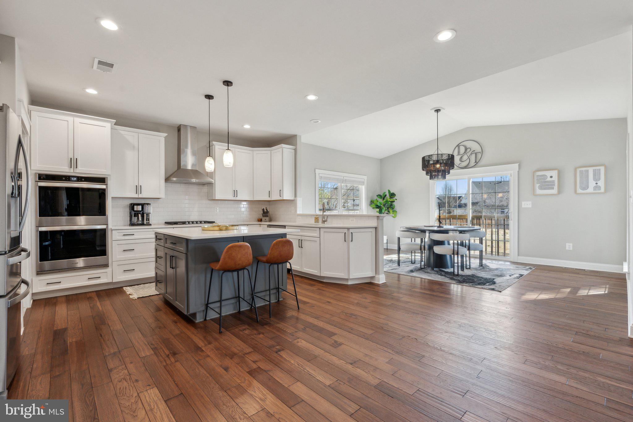LOVETTSVILLE - Residential