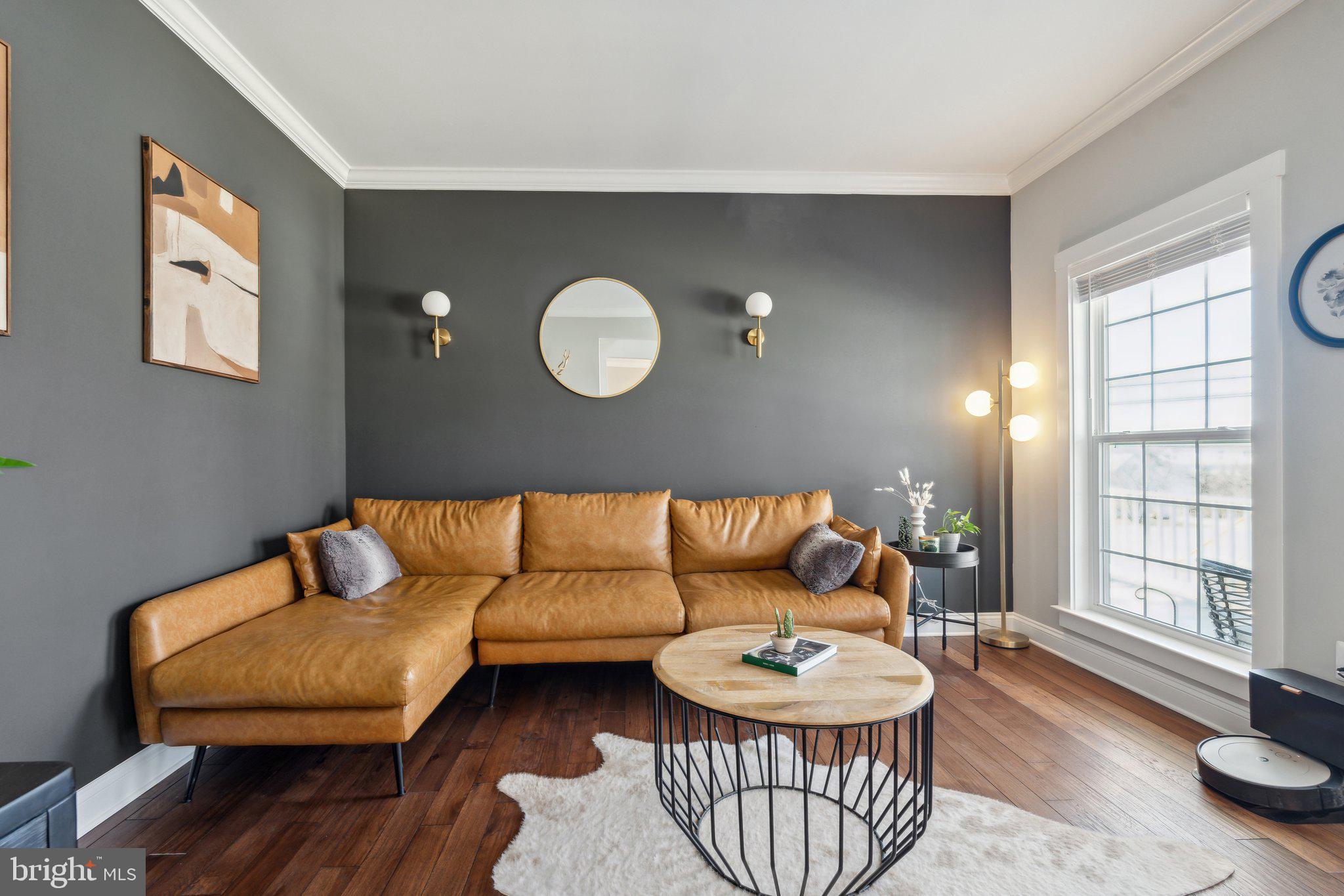 LOVETTSVILLE - Residential