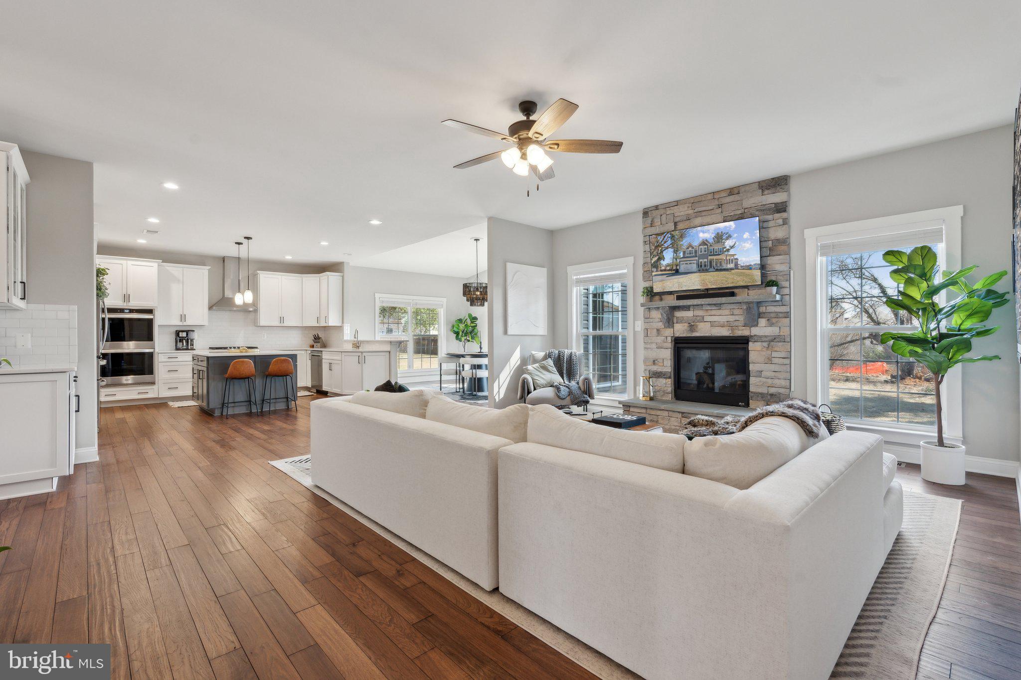 LOVETTSVILLE - Residential