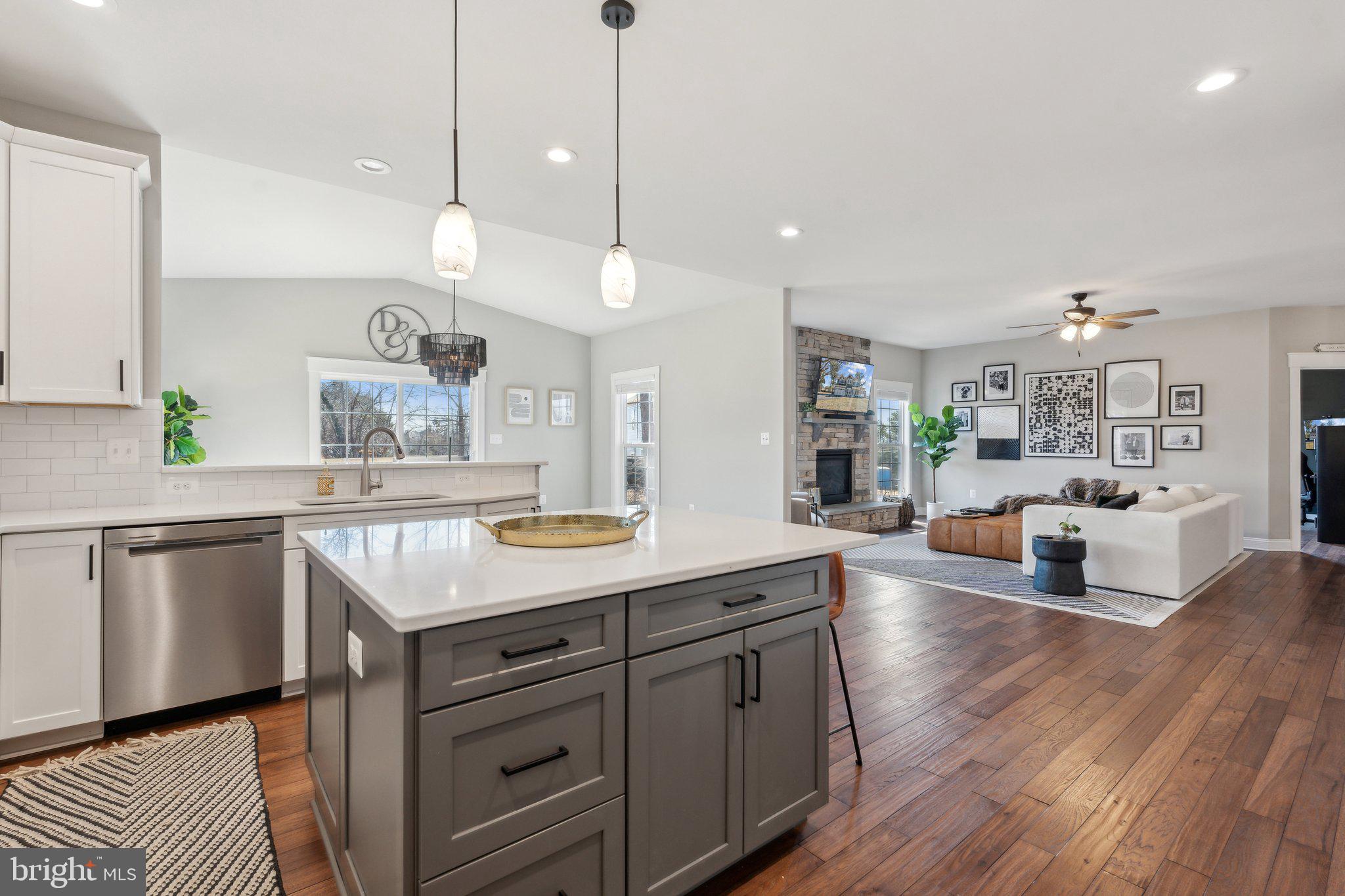 LOVETTSVILLE - Residential