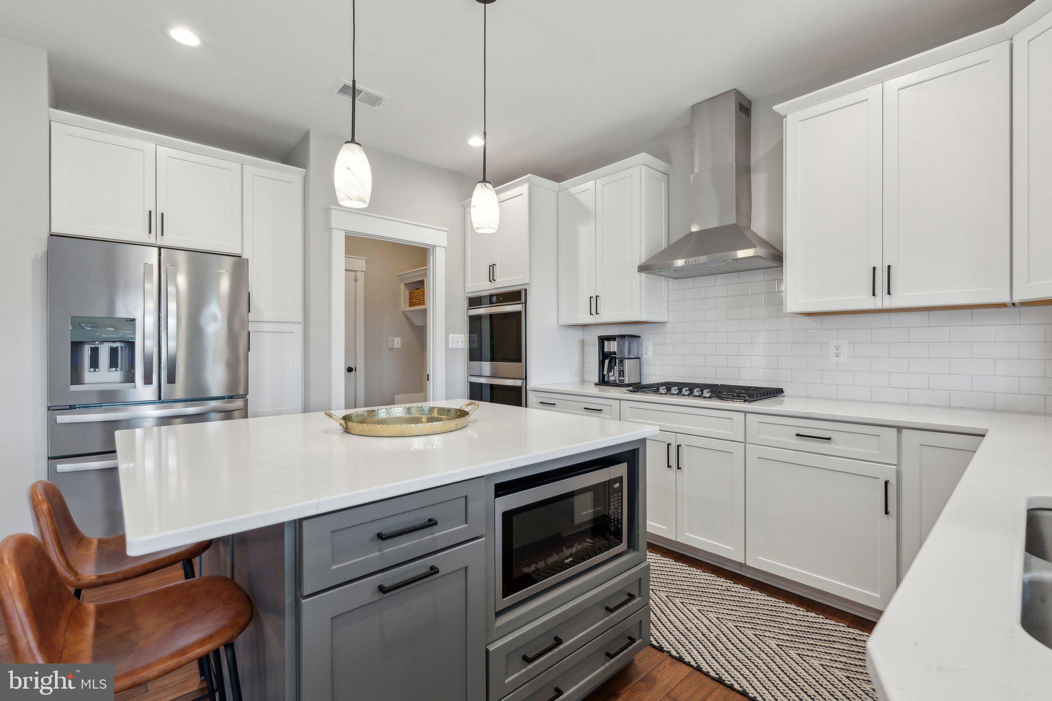 LOVETTSVILLE - Residential