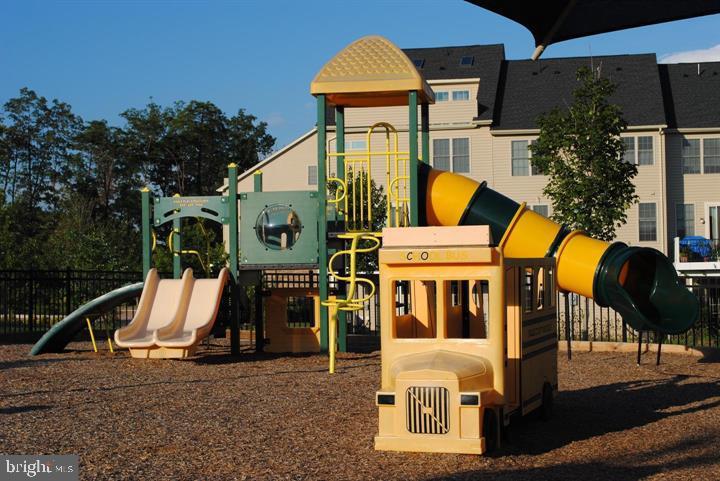 AVONLEA - Residential Lease