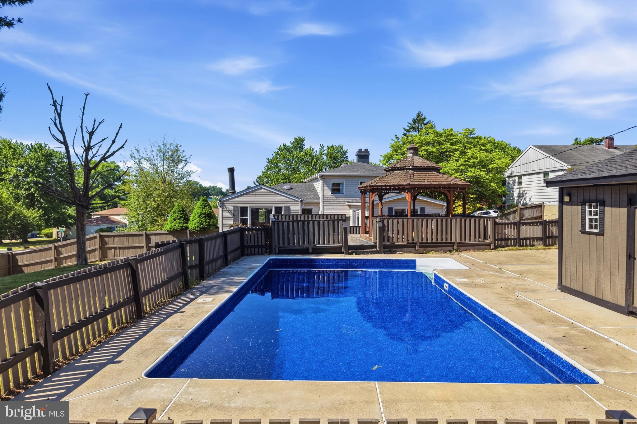 EDGE MEAD - Residential