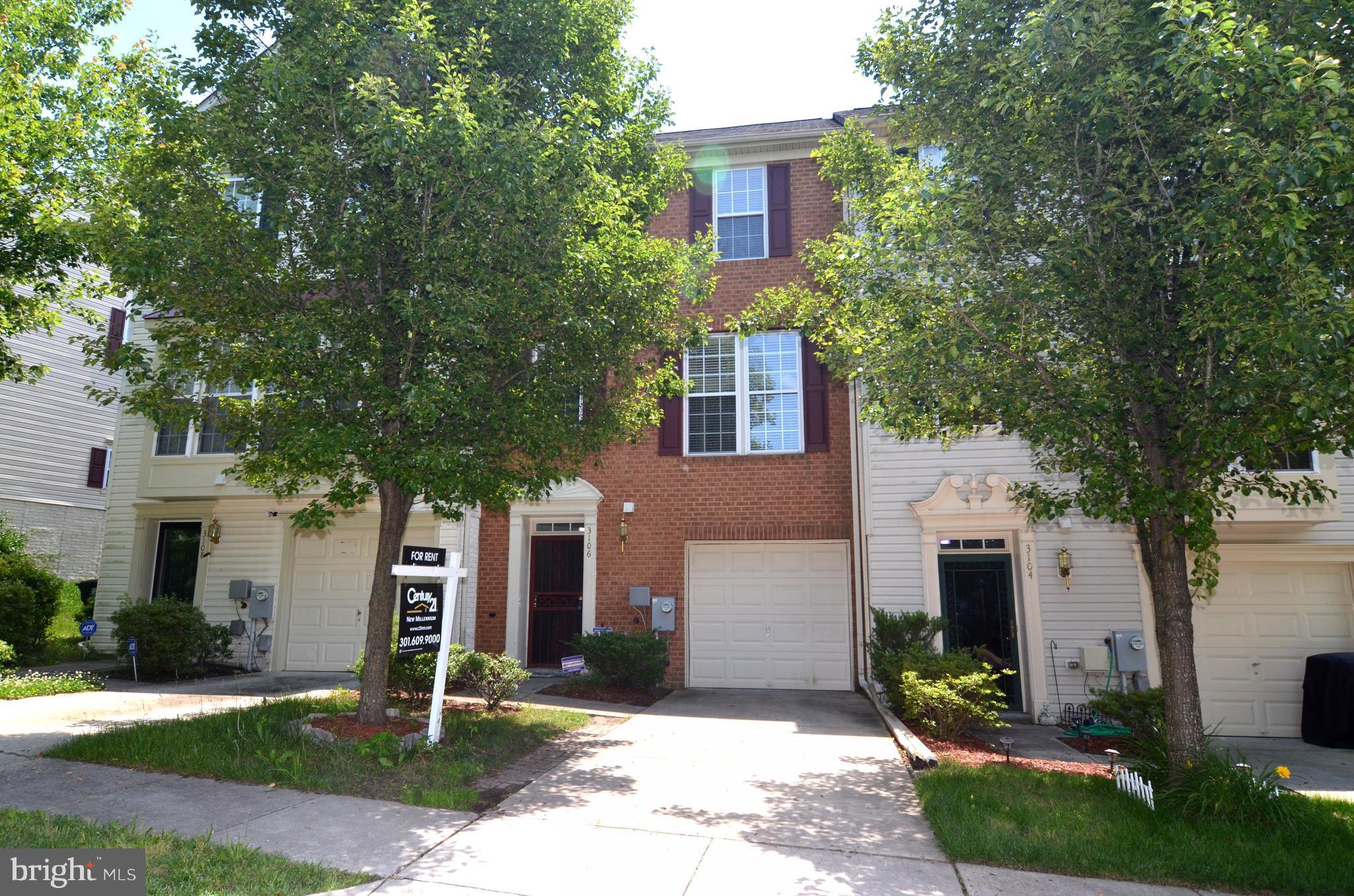 Gorgeous luxury brick front three level 3BR, 2FB, 2HB town home with spacious vaulted ceiling master bedroom. Kitchen w/granite countertops and stainless apps, center island and seperate dining room. Gas FP in living room. Mix of carpet and hardwood throughout. Fully finished basement. Fenced rear yard w/deck backing to wooded privacy. Home located on no-thru street.  Small pets case-by-case basis
