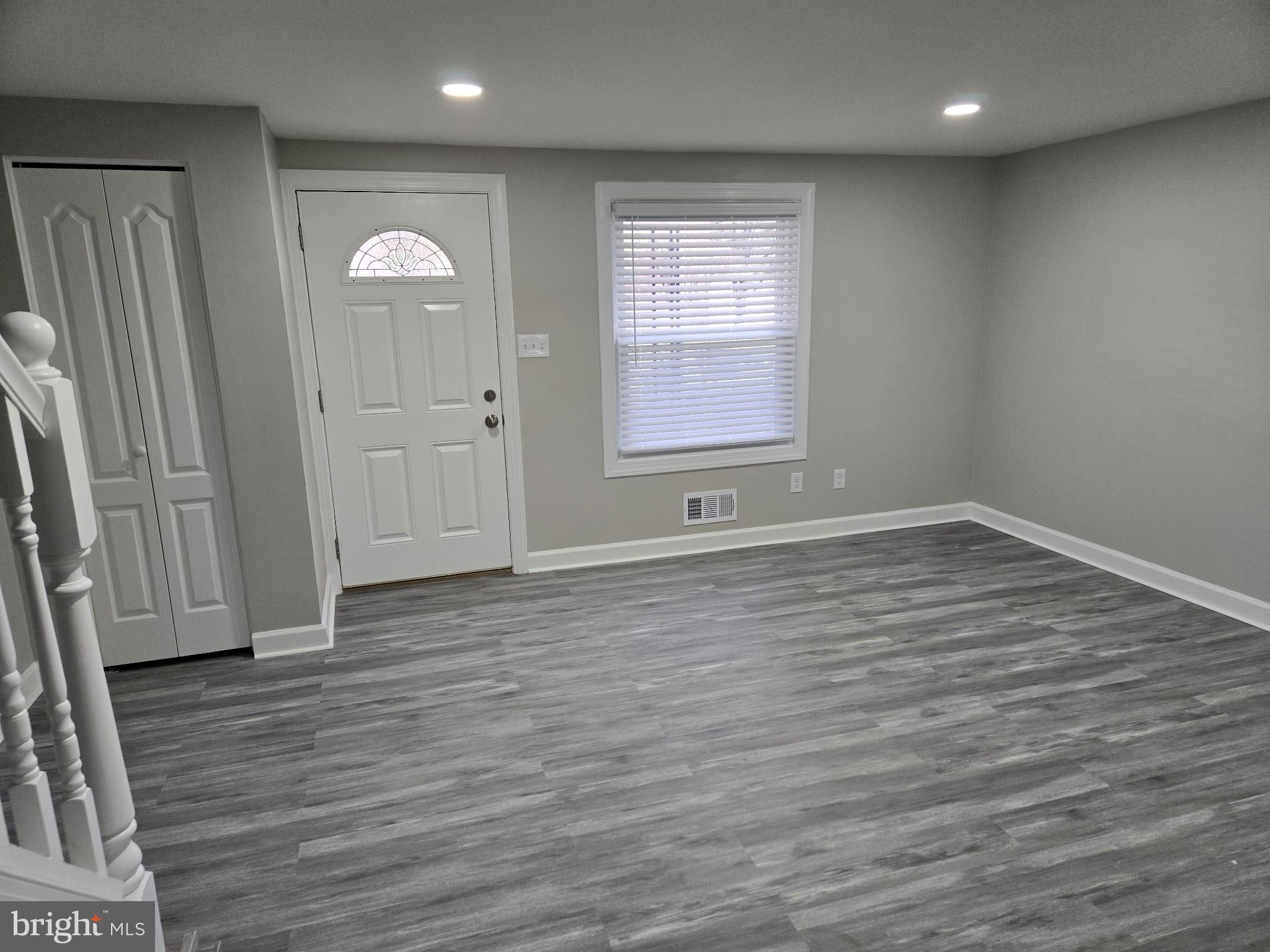FOX RIDGE MANOR - Residential