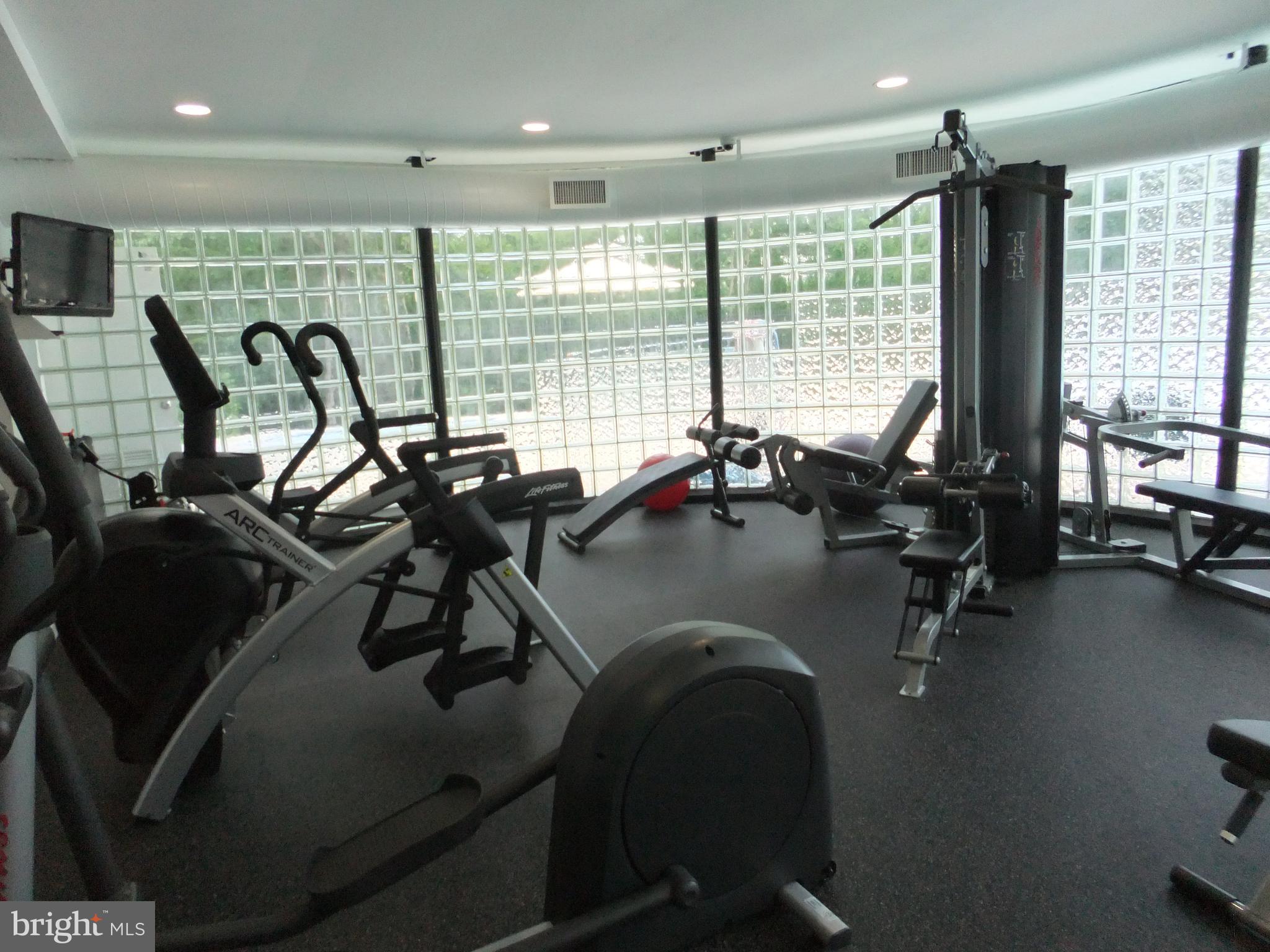 OAK HILL ESTATES - Residential Lease