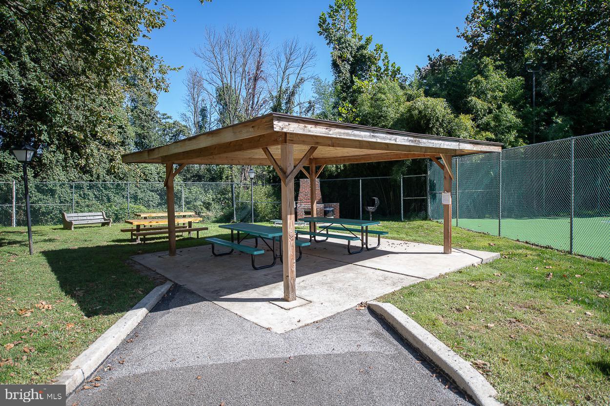 OAK HILL ESTATES - Residential Lease