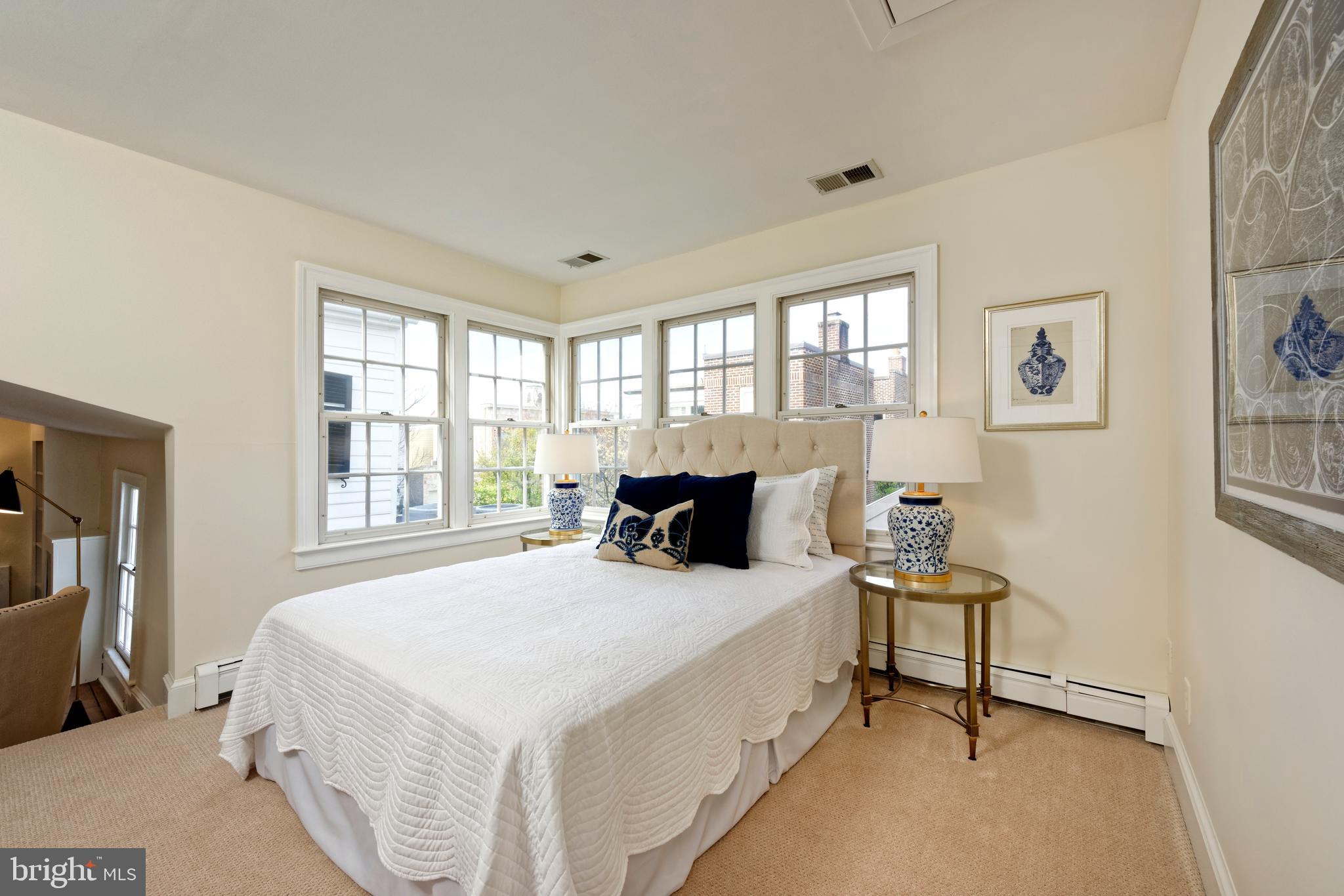 OLD TOWN ALEXANDRIA - Residential