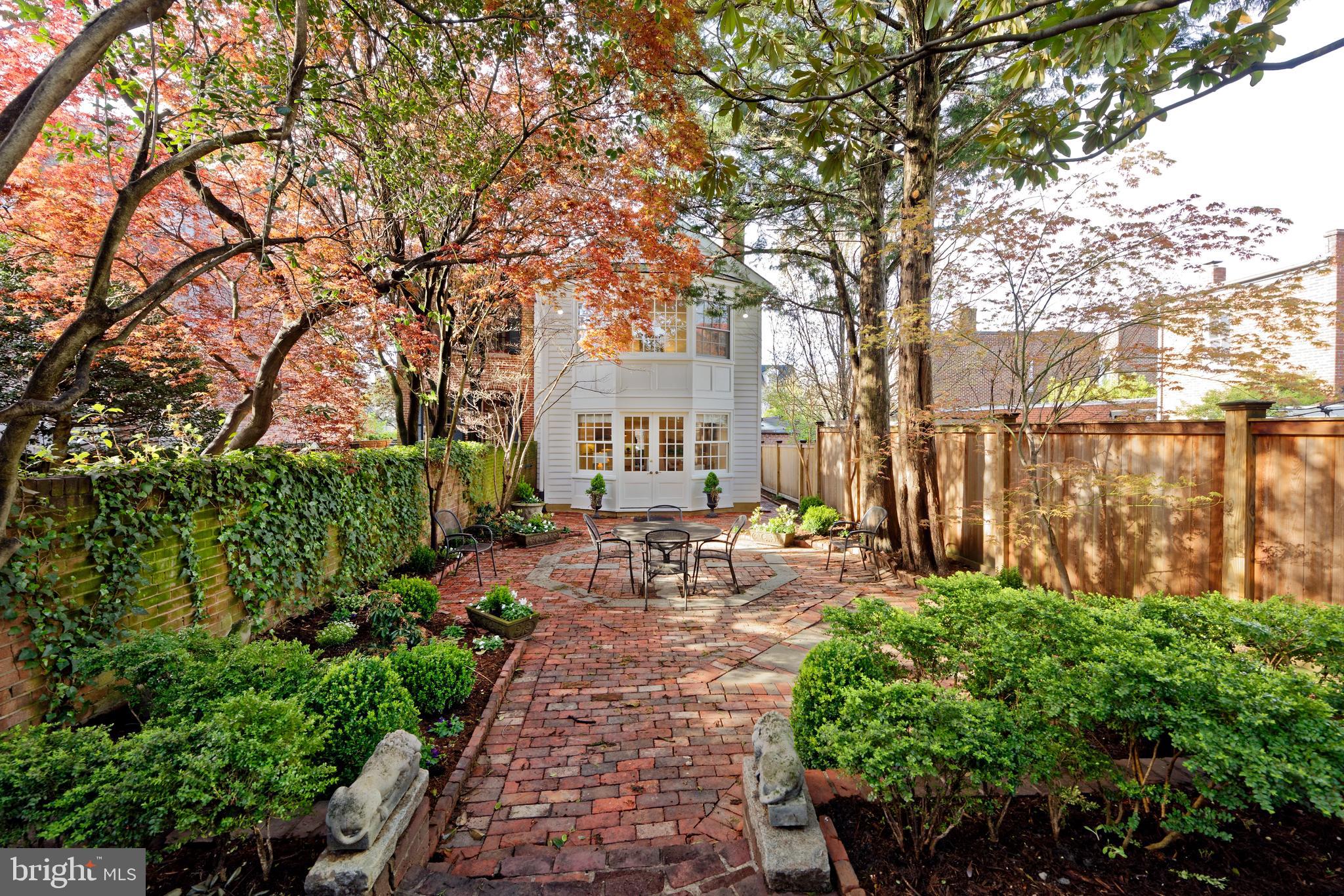 OLD TOWN ALEXANDRIA - Residential