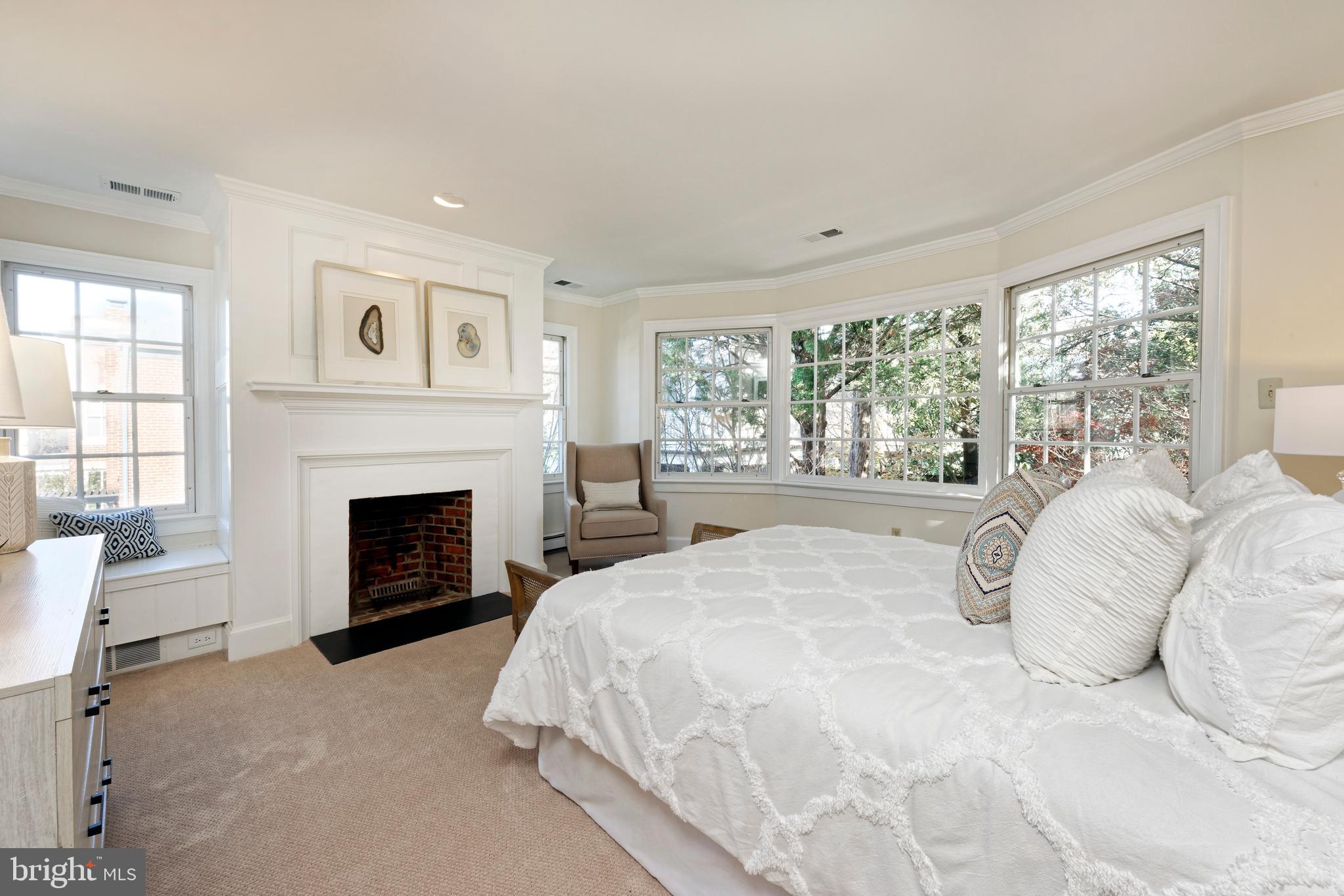 OLD TOWN ALEXANDRIA - Residential