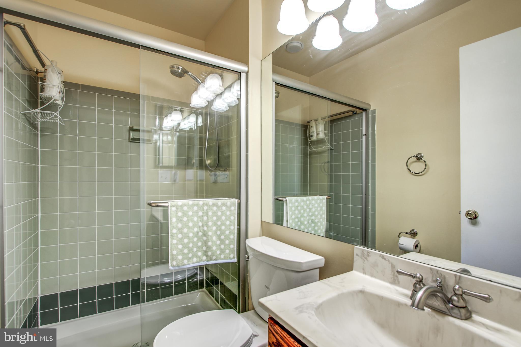 QUINCE ORCHARD KNOLLS - Residential