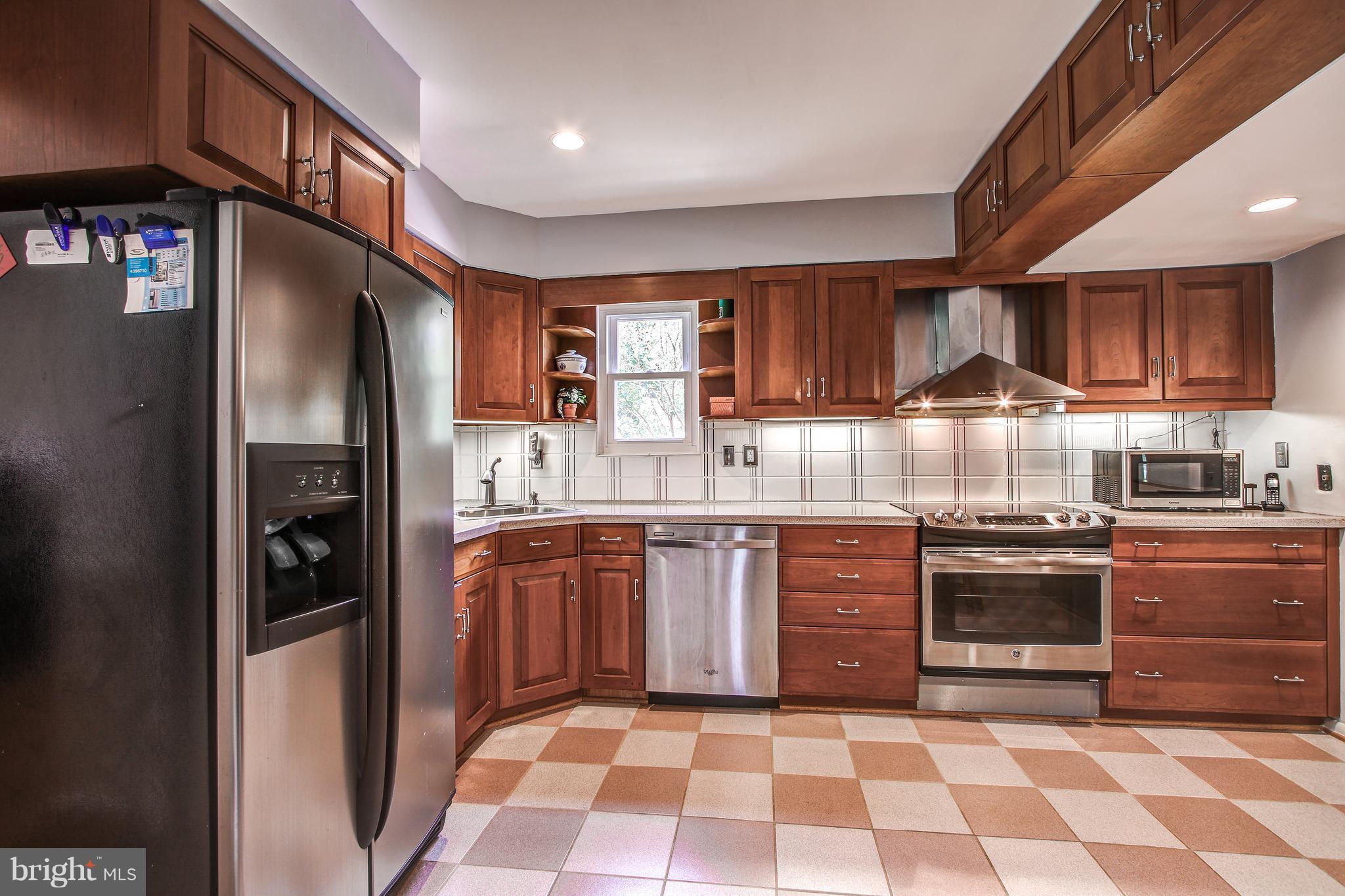 QUINCE ORCHARD KNOLLS - Residential