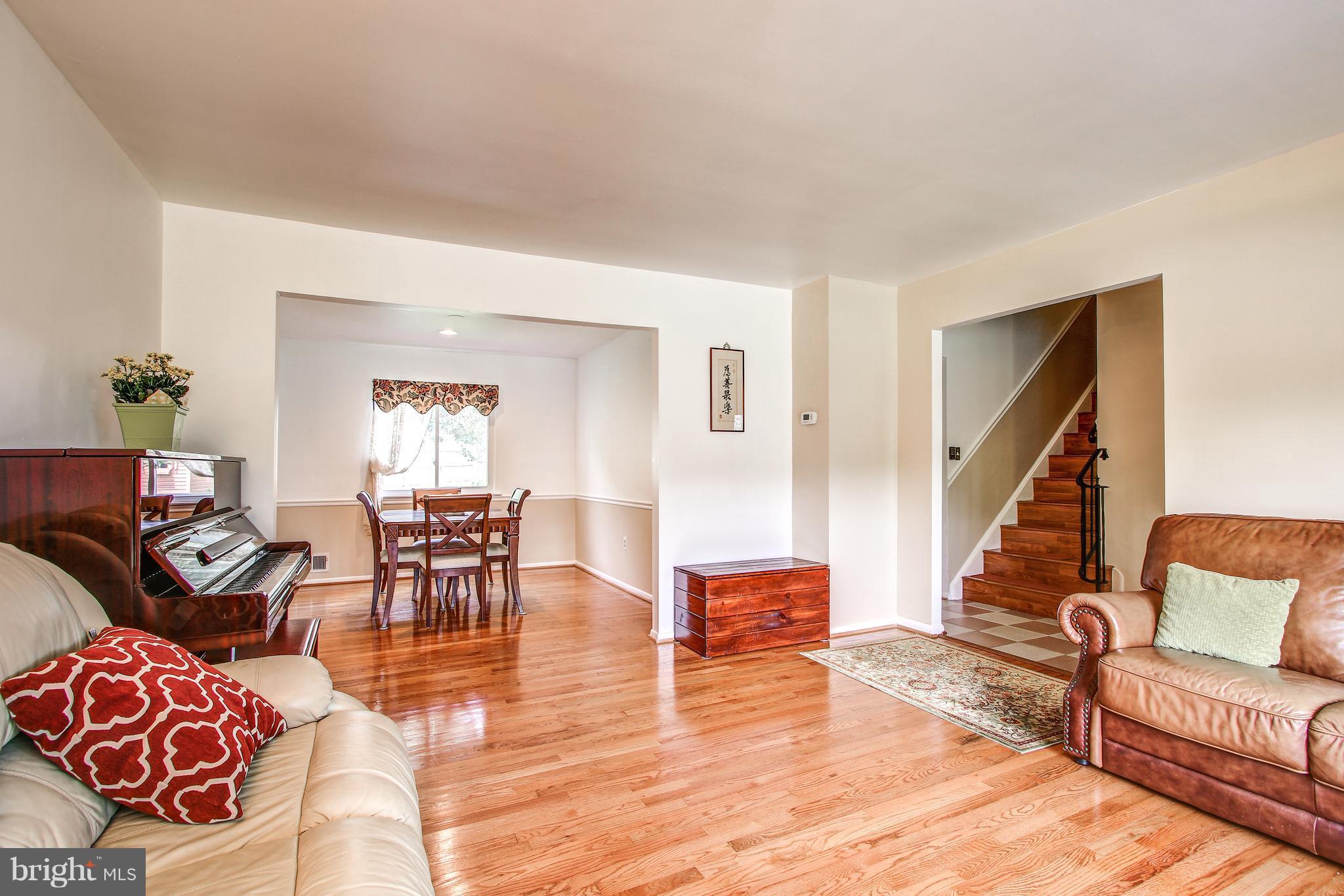 QUINCE ORCHARD KNOLLS - Residential
