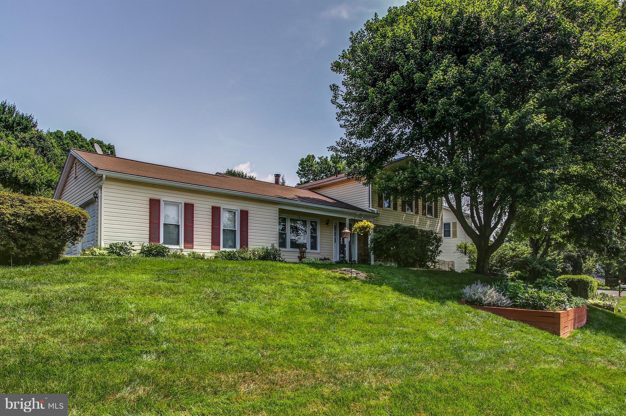 QUINCE ORCHARD KNOLLS - Residential