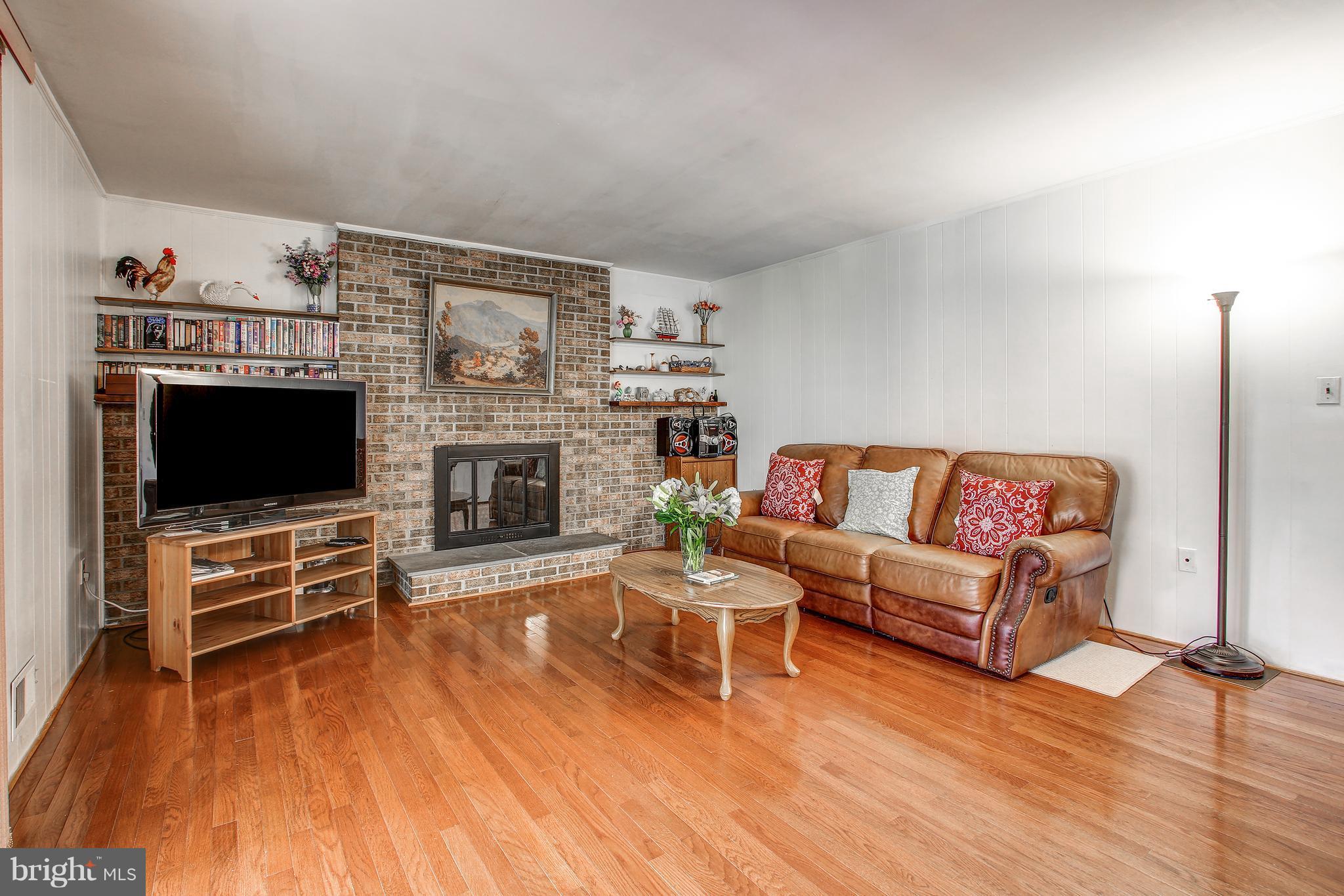 QUINCE ORCHARD KNOLLS - Residential