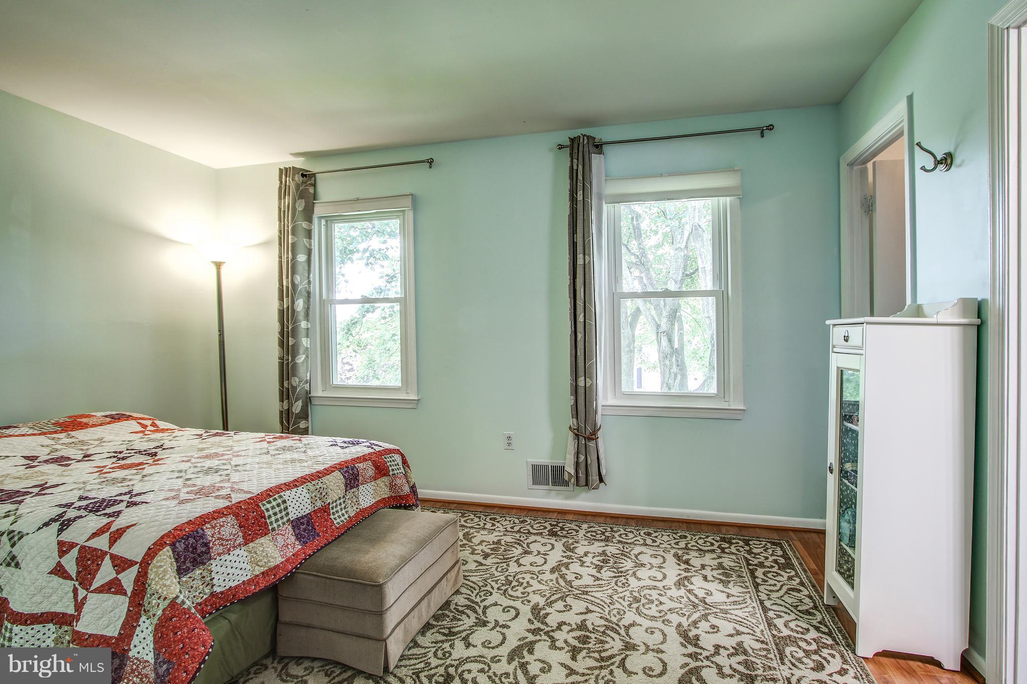 QUINCE ORCHARD KNOLLS - Residential
