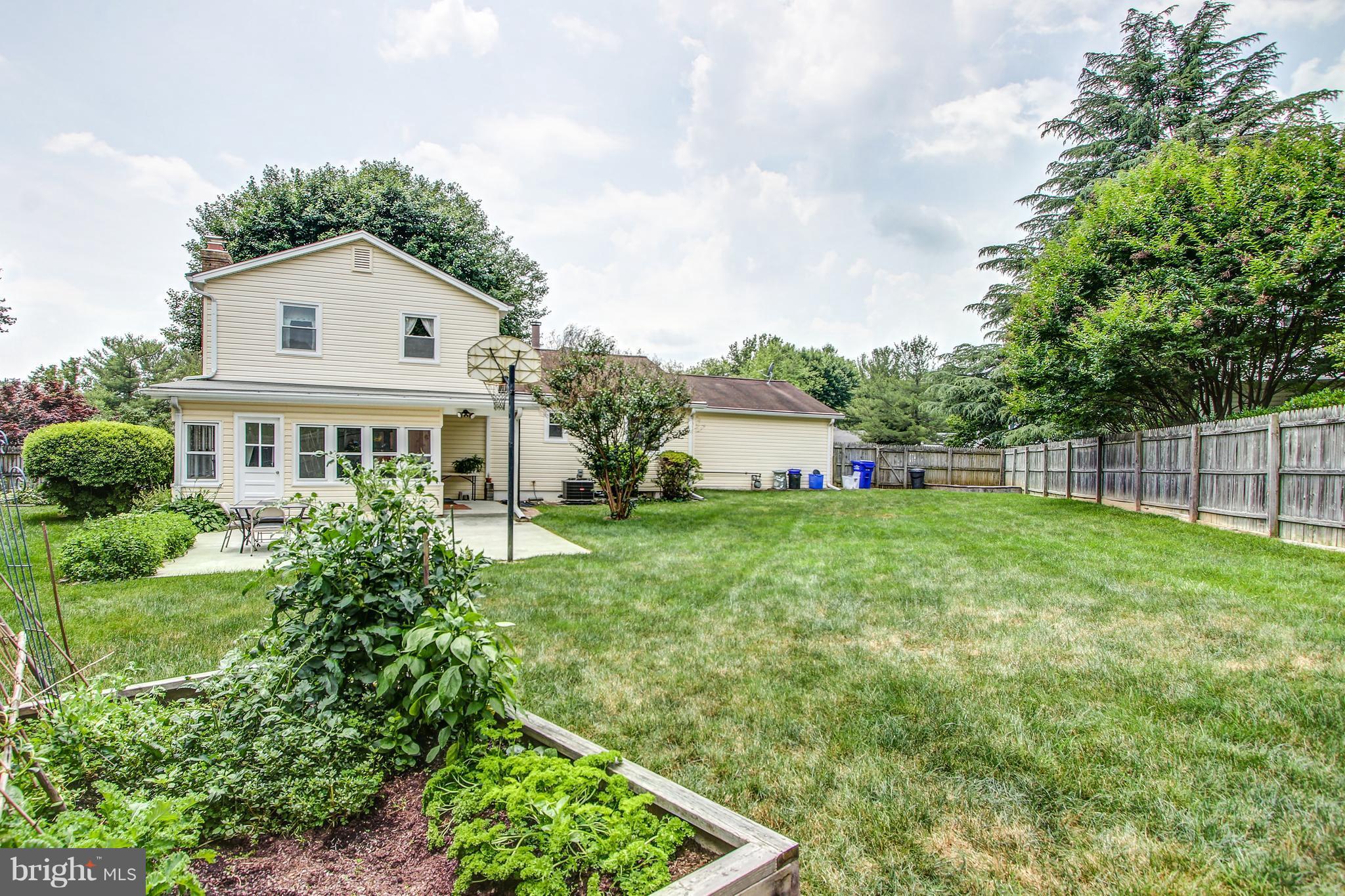 QUINCE ORCHARD KNOLLS - Residential