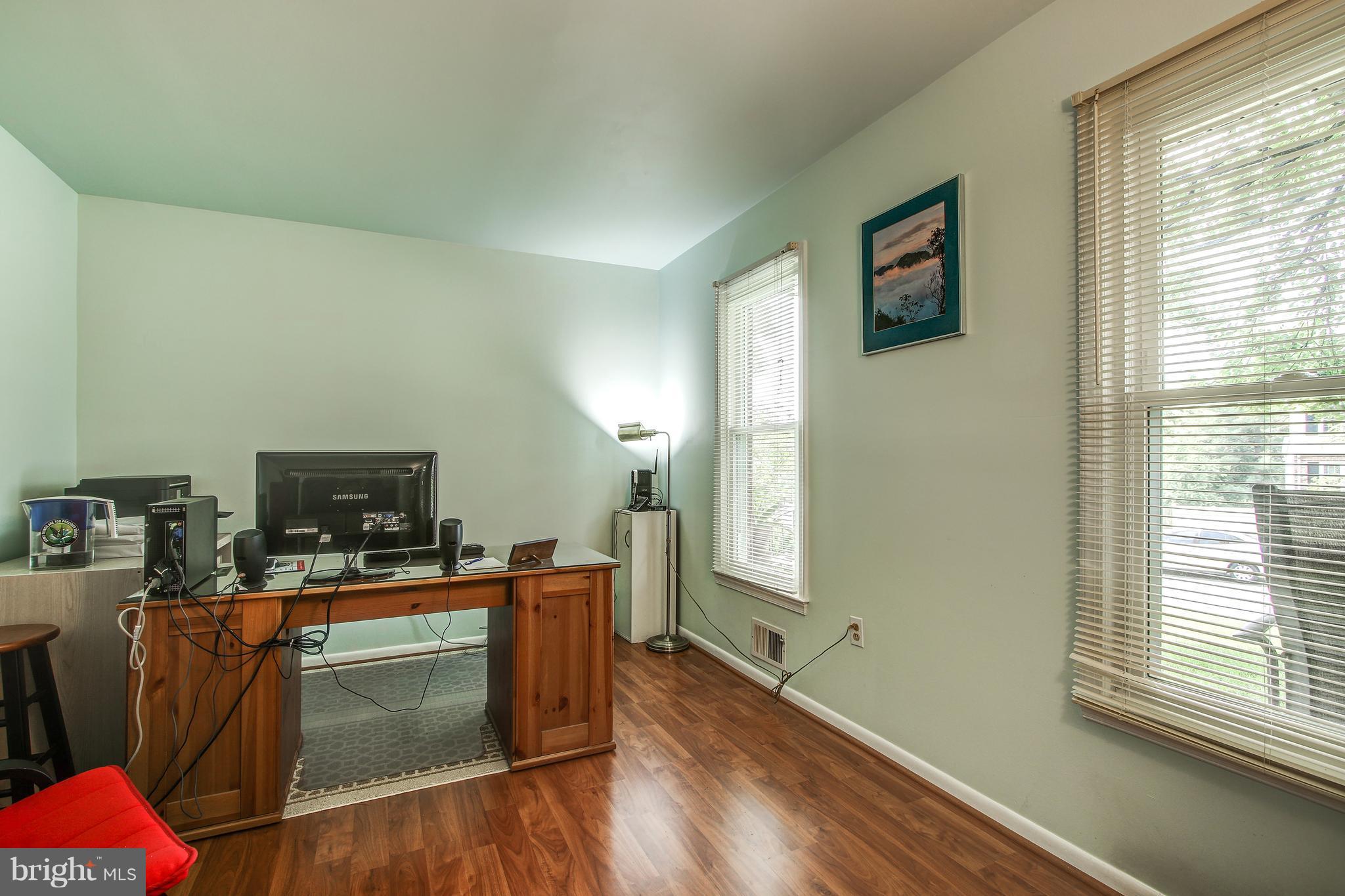 QUINCE ORCHARD KNOLLS - Residential