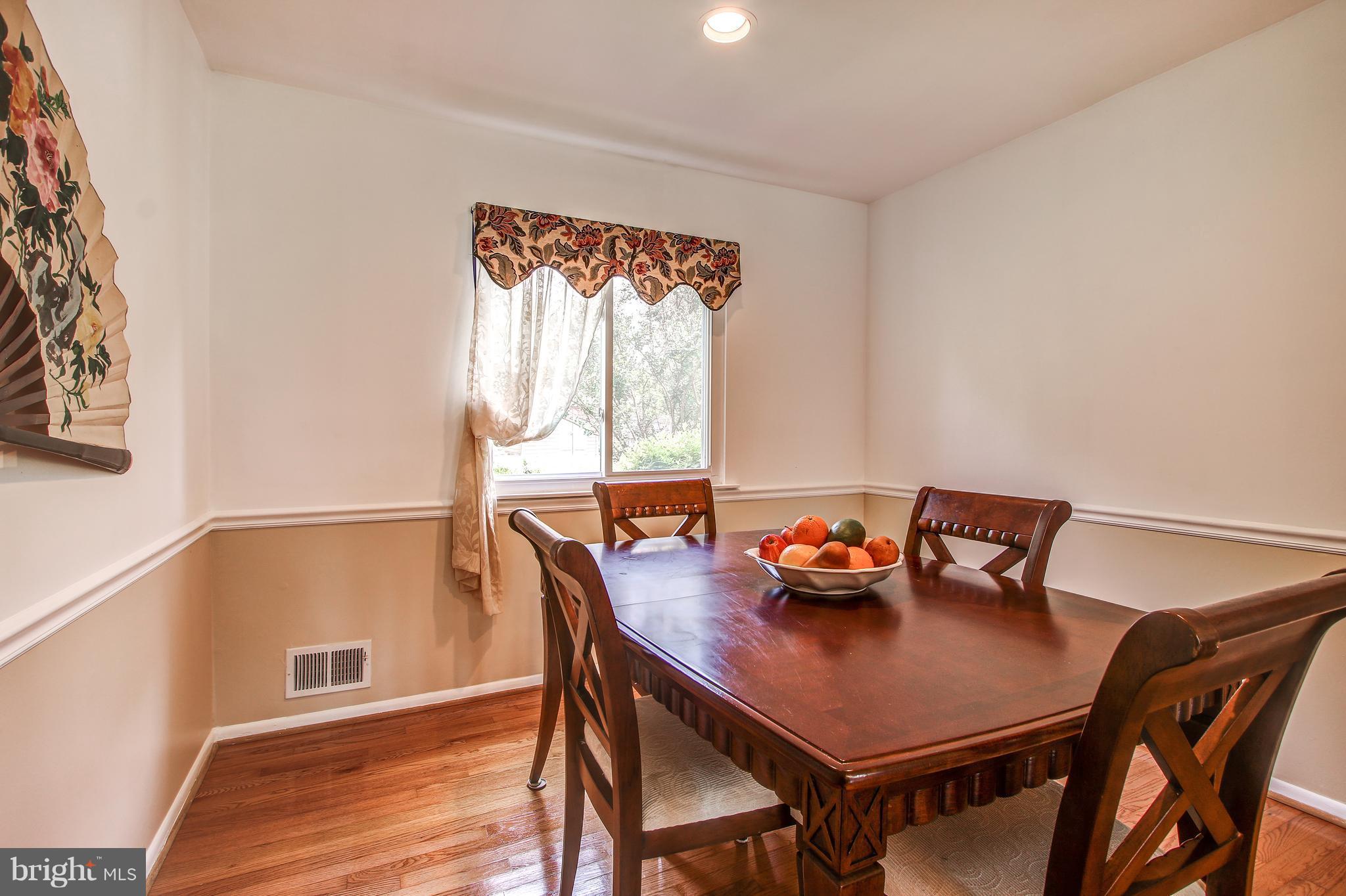 QUINCE ORCHARD KNOLLS - Residential