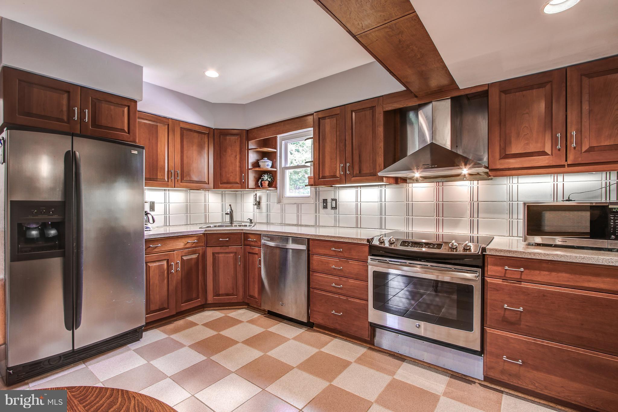 QUINCE ORCHARD KNOLLS - Residential