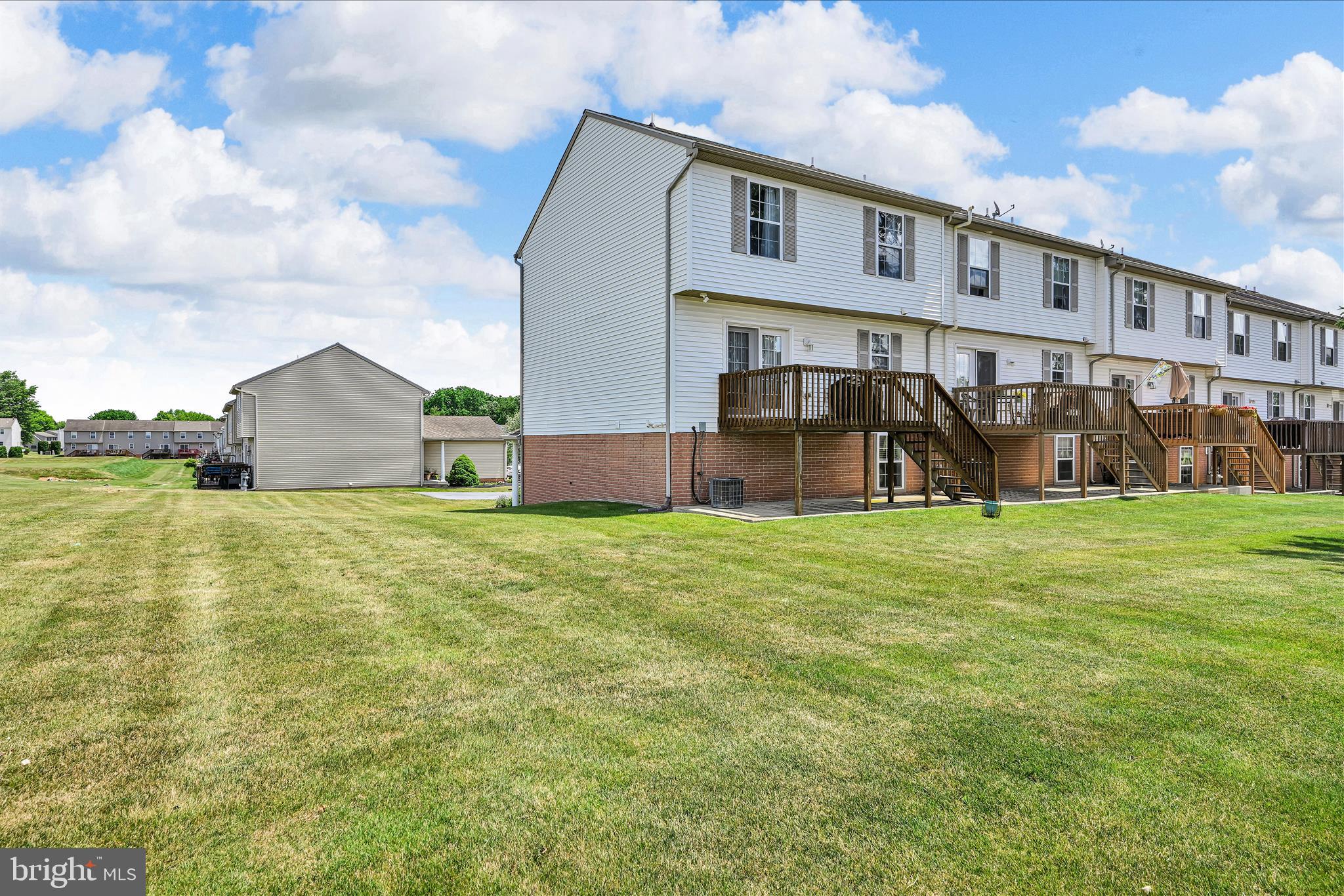 OAK HILLS - Residential