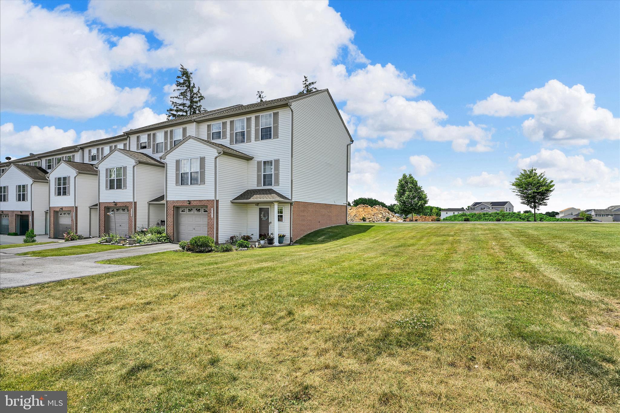 OAK HILLS - Residential