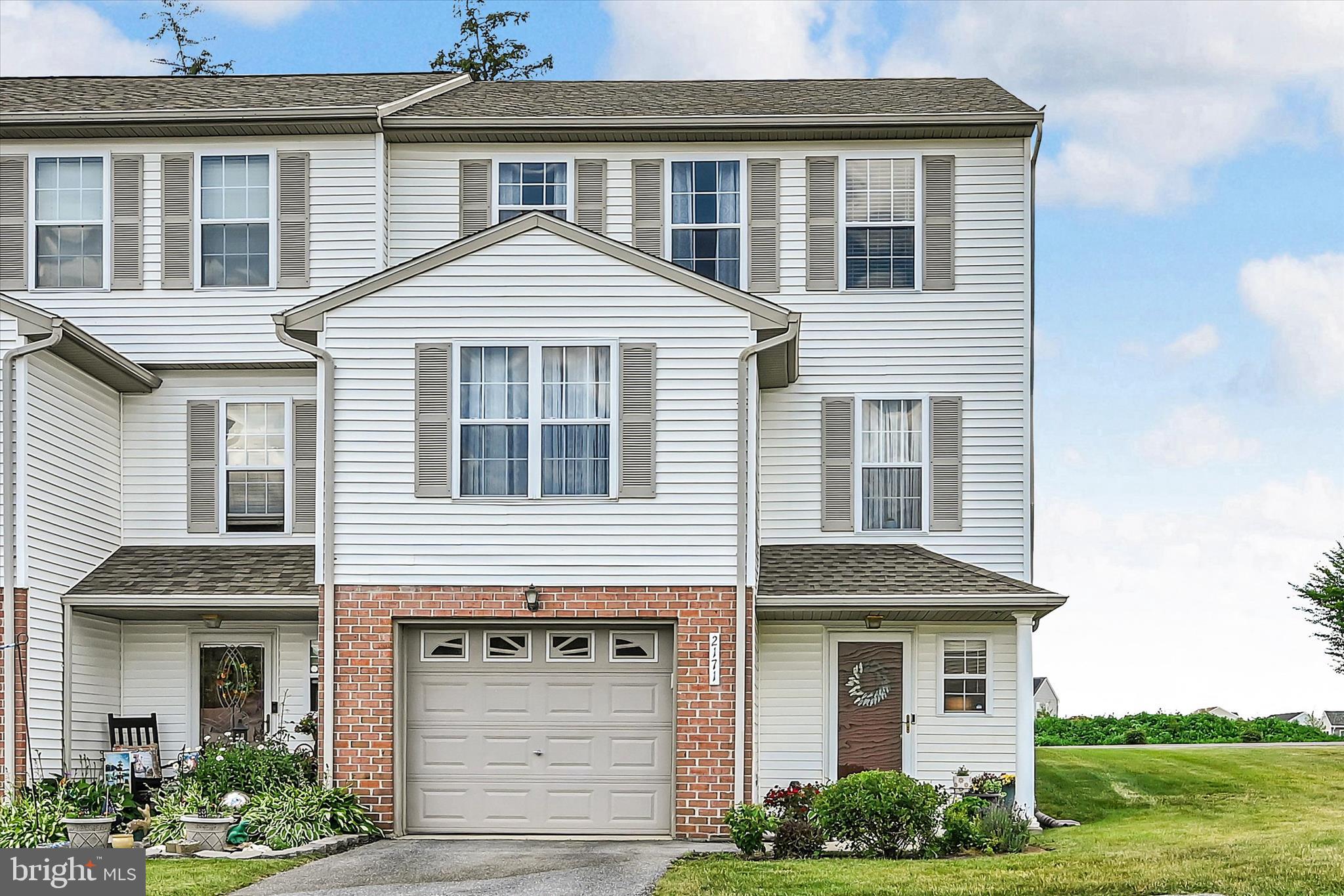 OAK HILLS - Residential